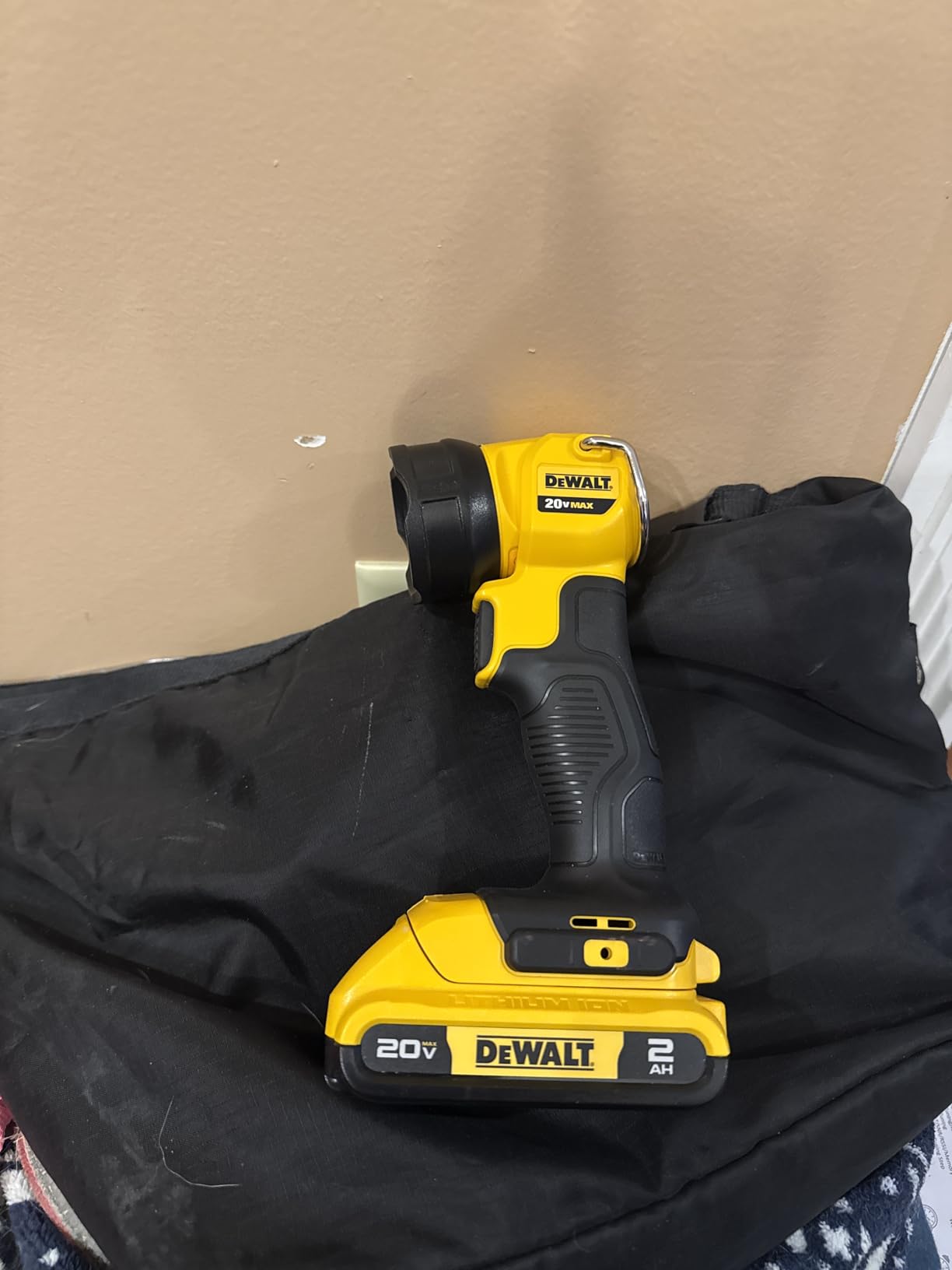 DEWALT 20V MAX LED Work Light, Handheld Spotlight with 508 Yard Distance, Pivoting Head, 1500 Lumens, Cordless, Battery Not Included (DCL043) - Customer Photo 1