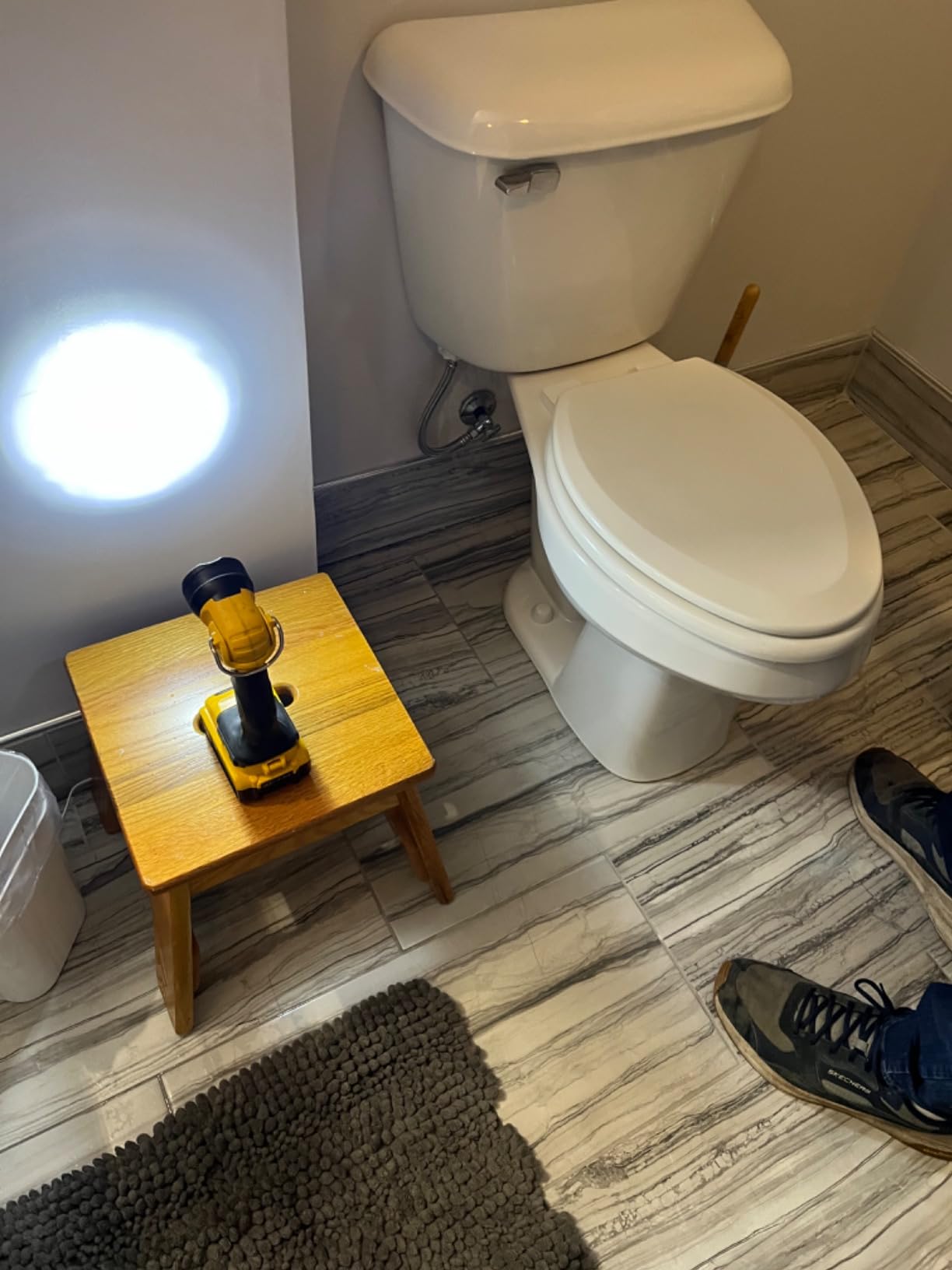 DEWALT 20V MAX LED Work Light, Handheld Spotlight with 508 Yard Distance, Pivoting Head, 1500 Lumens, Cordless, Battery Not Included (DCL043) - Customer Photo 2