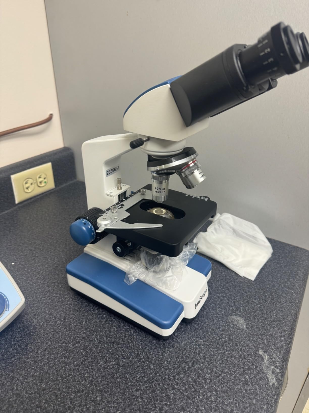 AmScope B120 Series Student & Professional LED Binocular Compound Microscope 40X-2500X Magnification with 5MP Digital Camera, 3D Stage and Interactive Software Kit customer photo 2