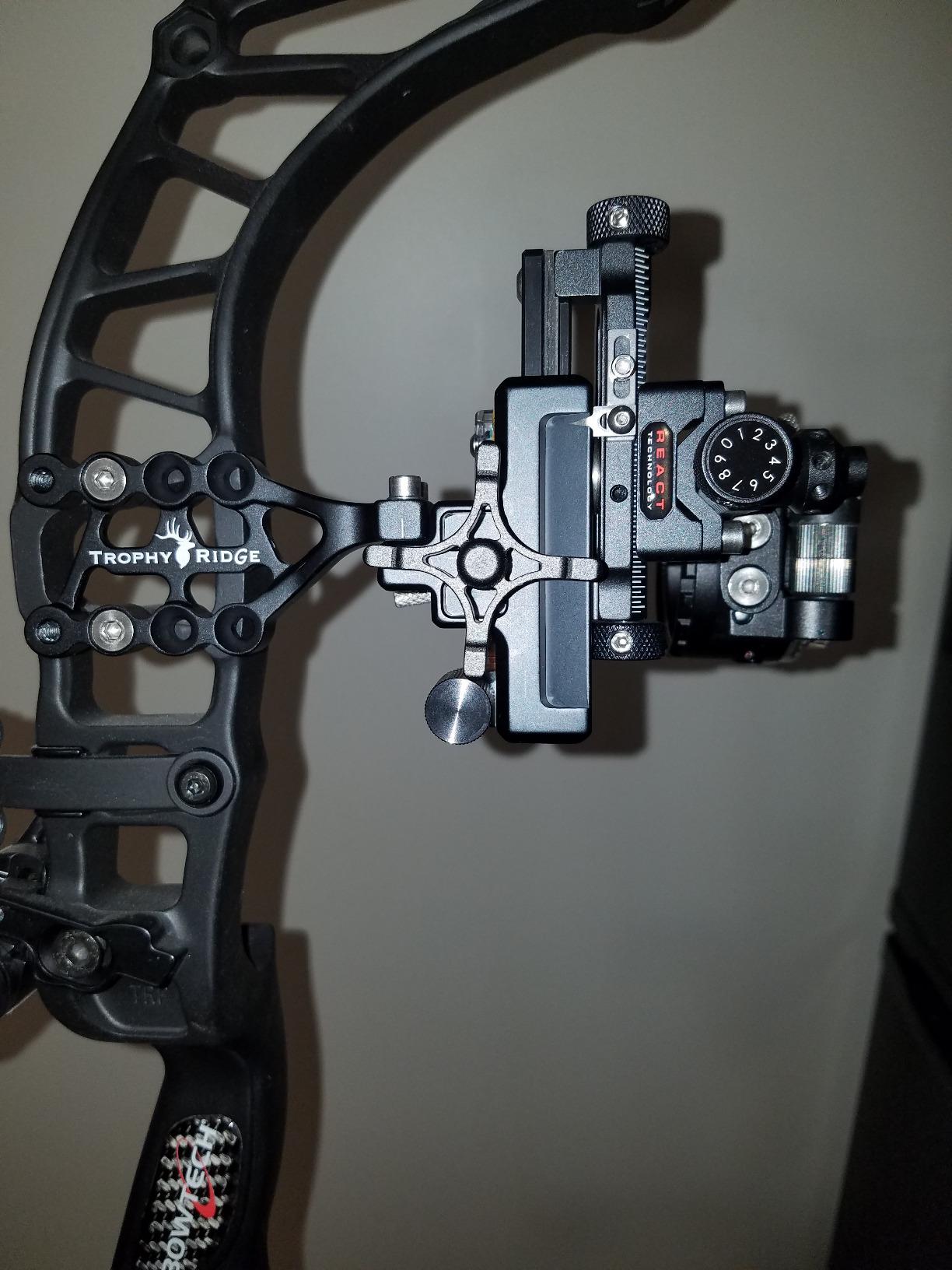 Trophy Ridge React One Pro Bow Sight - Accuracy up to 100 Yards, Tool Less Windage and Elevation Adjustability, 2nd/3rd Axis Leveling, Adjustable Click Light - Customer Photo 2