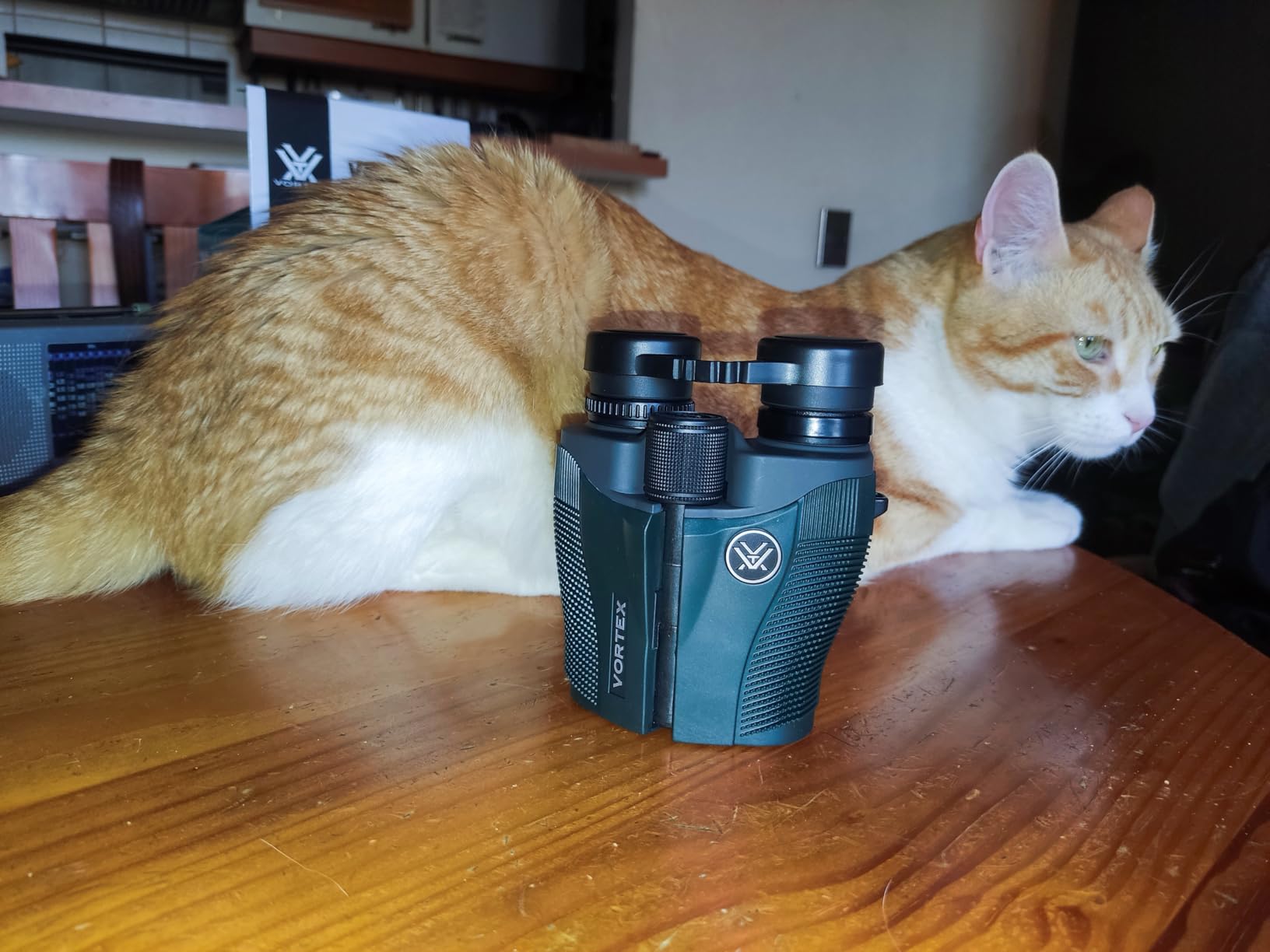 Vortex Vanquish Reverse Porro Prism Binoculars | SD Optics, Compact, Multi-Coated Lenses, Rubber Armor, Waterproof, Fogproof, Shockproof - Unlimited, Unconditional Warranty customer photo 2