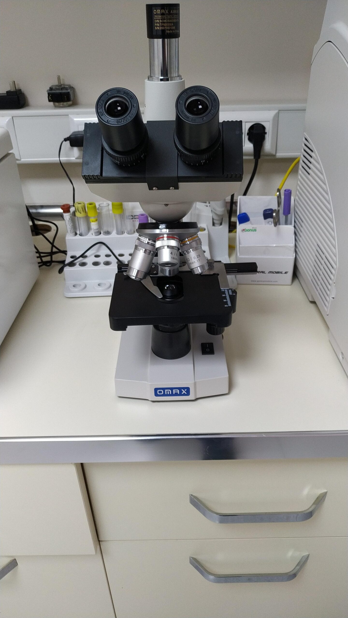 OMAX M83EZ-C02 Digital Lab Trinocular Compound LED Microscope - 2500X customer photo 1
