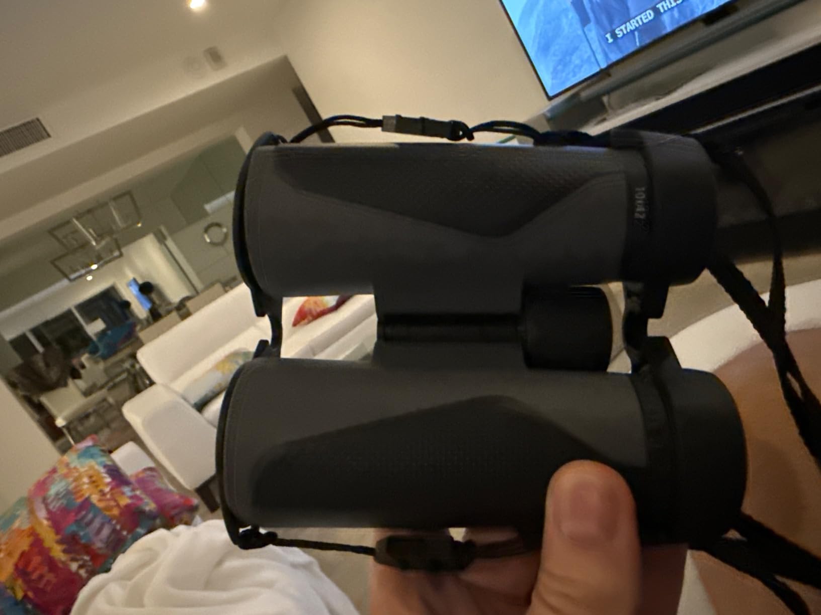 ZEISS Terra ED Binoculars 10x42 Compact, Waterproof and Fast Focusing, Grey customer photo 2