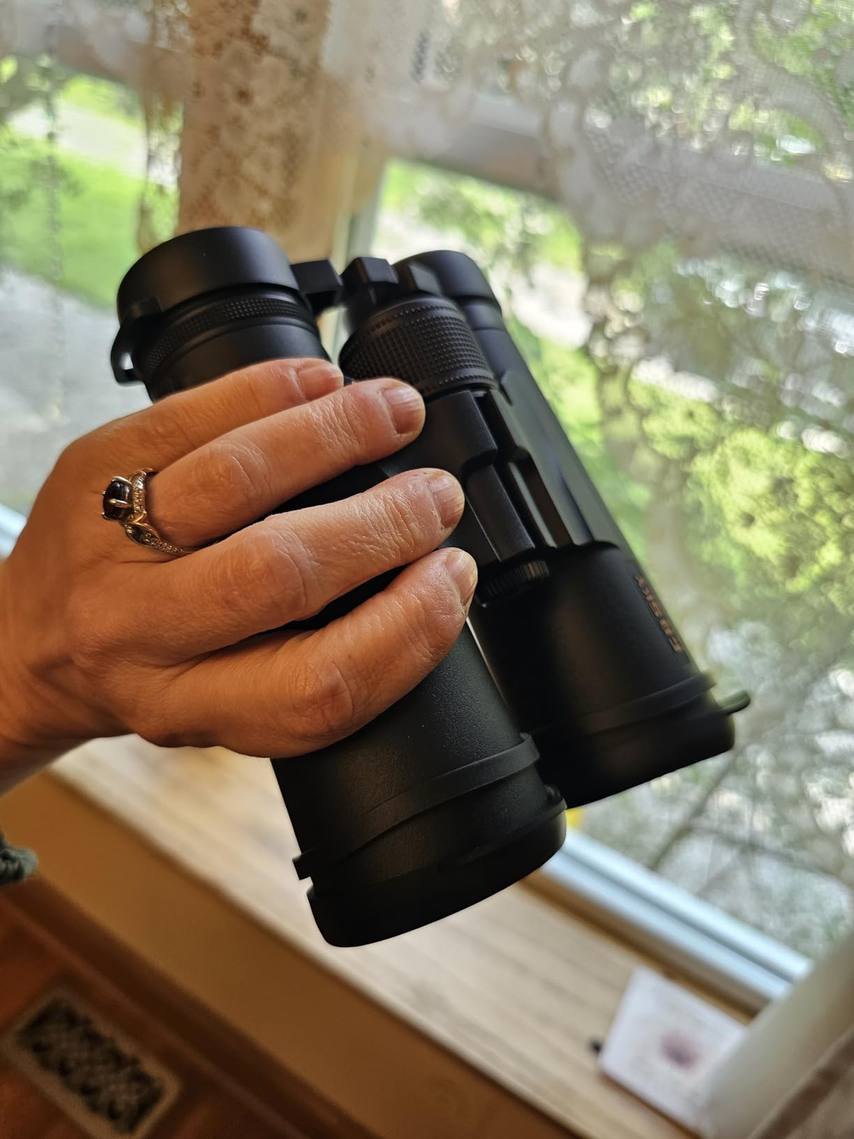 Gosky 10x42 Roof Prism Binoculars for Adults, HD Professional Binoculars for Bird Watching Travel Stargazing Hunting Concerts Sports-BAK4 Prism FMC Lens-with Phone Mount Strap Carrying Bag customer photo 1