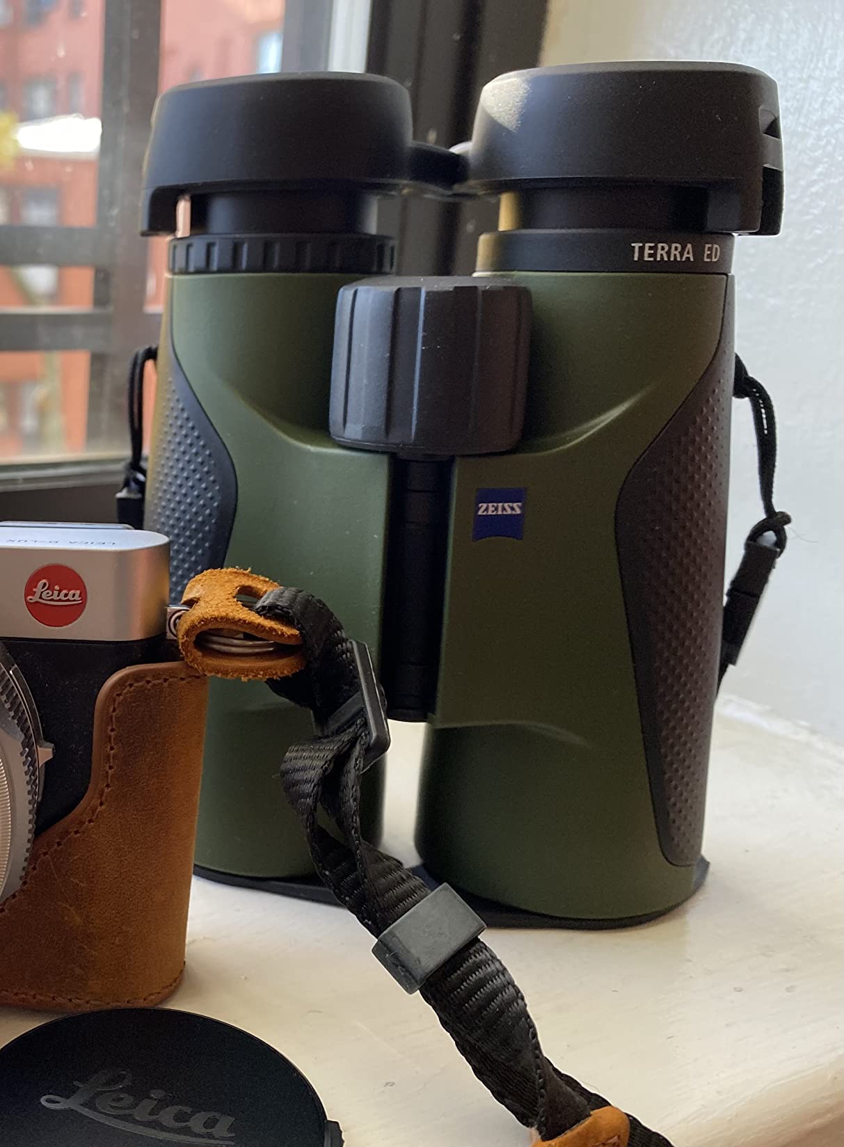 Zeiss Terra ED Binoculars 10x42 Compact Waterproof and Fast Focusing, Green | Coated Glass for Optimal Clarity in All Weather Conditions for Bird Watching, Hunting, Travel and Sightseeing customer photo 1