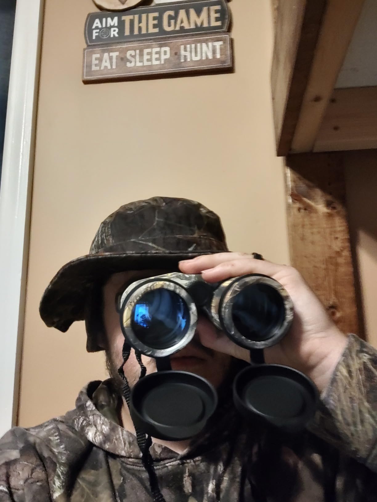 Bushnell 10x42 Bone Collector Powerview Weather Resistant Roof Prism Binocular with 5.4 Degree Angle of View, Realtree Edge Camo | Diamond-Cut Non-Slip Grip, Multi-Coated Optics for Low-Light Clarity, Compact 22 oz Design, Tripod Compatible customer photo 1