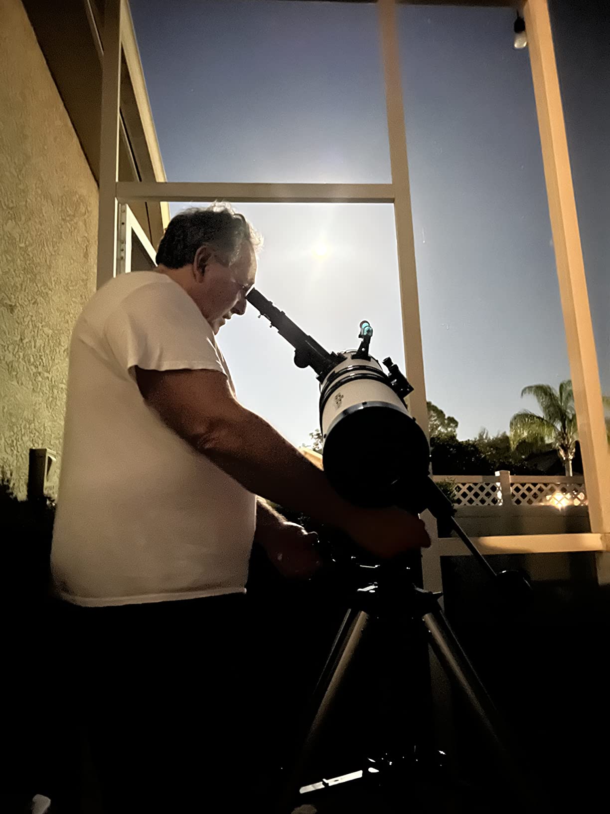 130EQ Reflector Telescope, 130mm Aperture, EQ Mount | 650mm focal length, manual equatorial mount, phone adapter, 2x Barlow lens, Moon filter, wireless remote customer photo 1