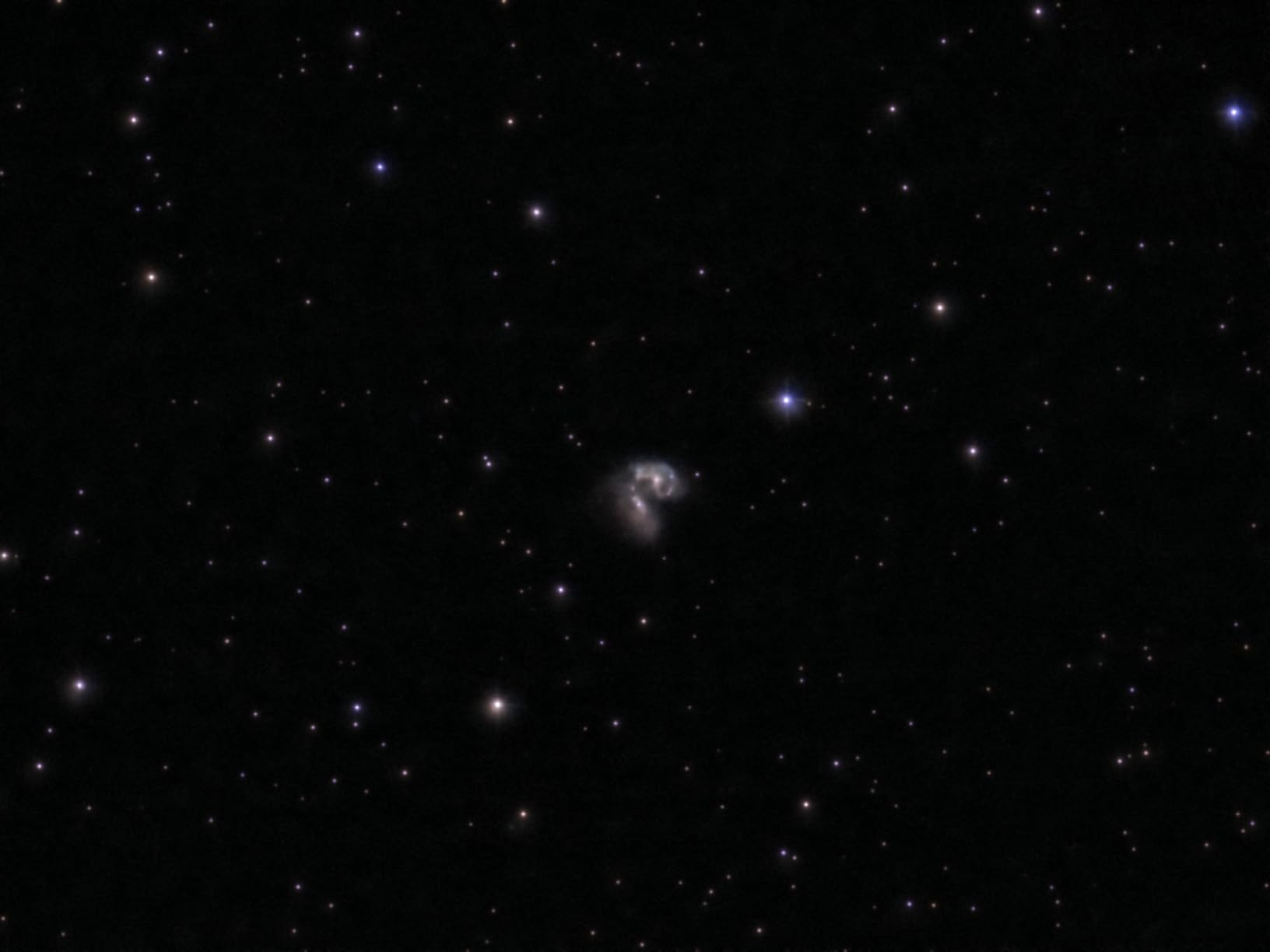 Odyssey PRO - UNISTELLAR Smart Telescope (with Eyepiece), 85mm f/3.9 (320mm) Digital & Computerized, App-Controlled Motorized Alt-Az, Enhanced Vision, RAW/FITS Export, 64GB, 5h Battery (Black) | 85mm 320mm Focal, Nikon Eyepiece, Motorized Alt-Az, WI-FI App Control, Raw and Fits Export, 64GB, 5-Hour Battery customer photo 1