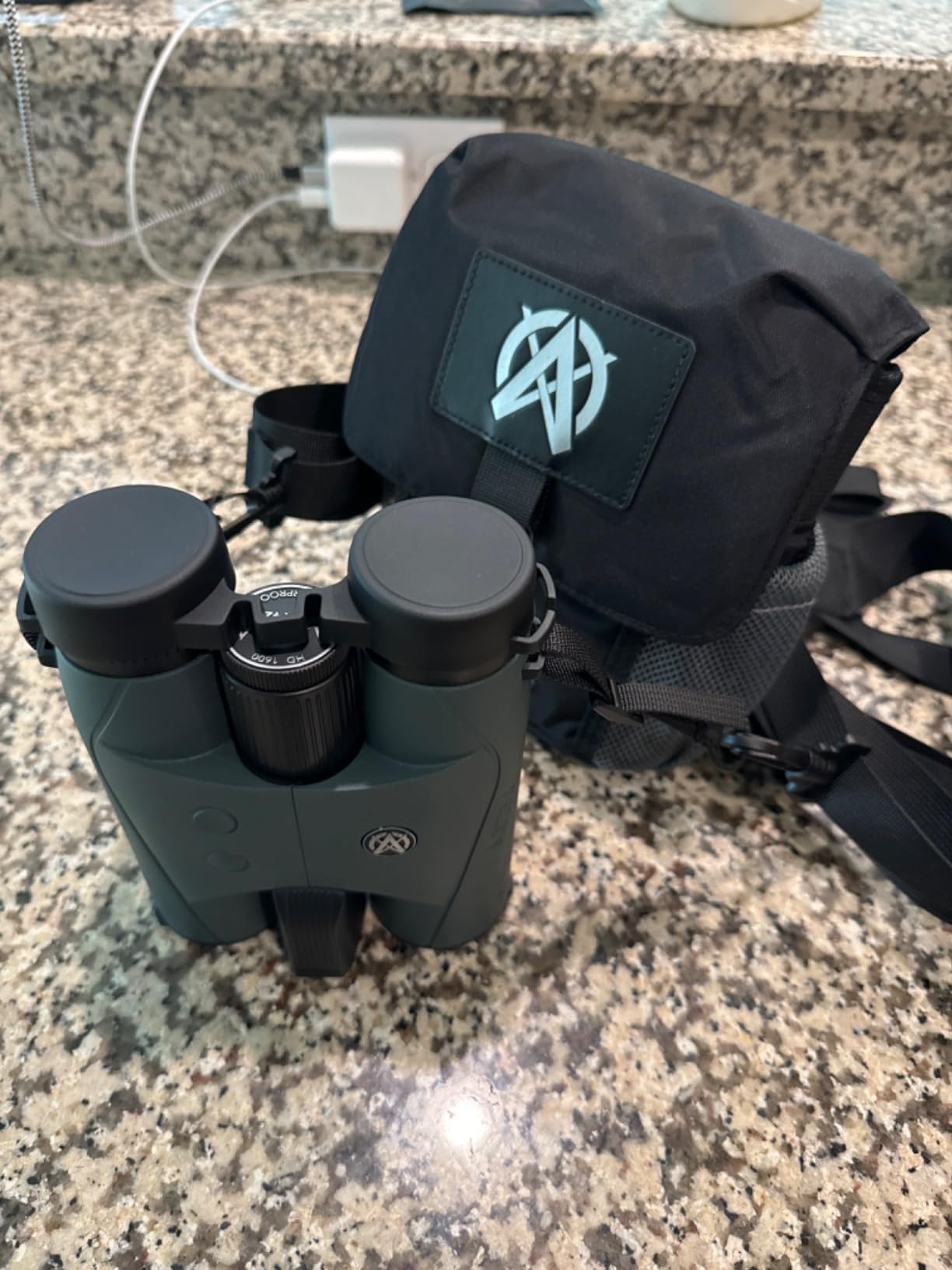 Laser Rangefinder Binoculars 10x42 for Hunting, Shooting & Golf - 2600 Yard Range, Built-in Ballistics, HD LCD Display, Fast 0.1s ±1 Yard Accuracy (2600 Yard Version) customer photo 1