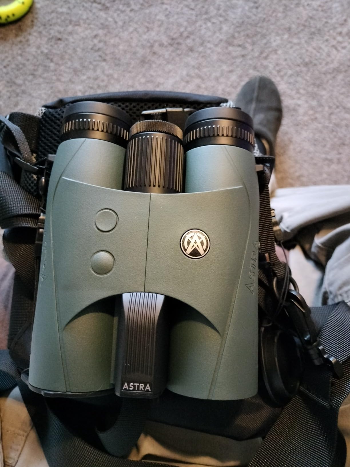 Laser Rangefinder Binoculars 10x42 for Hunting, Shooting & Golf - 2600 Yard Range, Built-in Ballistics, HD LCD Display, Fast 0.1s ±1 Yard Accuracy (2600 Yard Version) customer photo 2