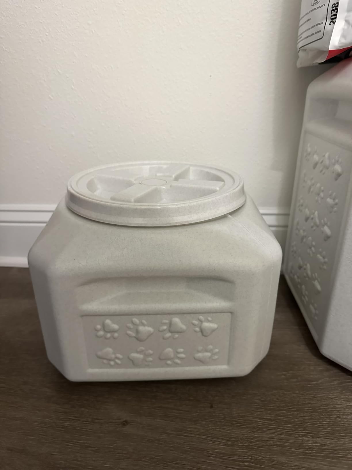 Gamma2 Vittles Vault Dog Food Storage Container with Airtight Lid, holds up to 10-15 Pounds of Dry Pet Food, Cat Kibble and Bird Feed, BPA Free, Made in USA, Without Scoop customer photo 1
