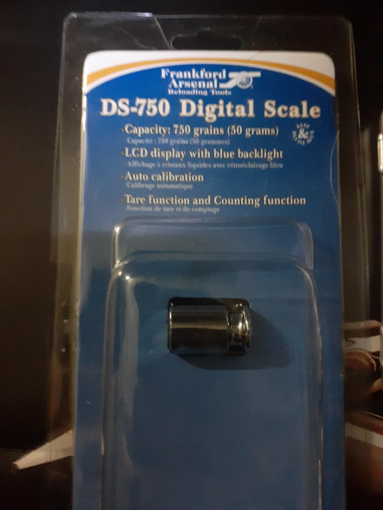 Frankford Arsenal DS-750 Digital Reloading Scale with LCD Display customer photo 1