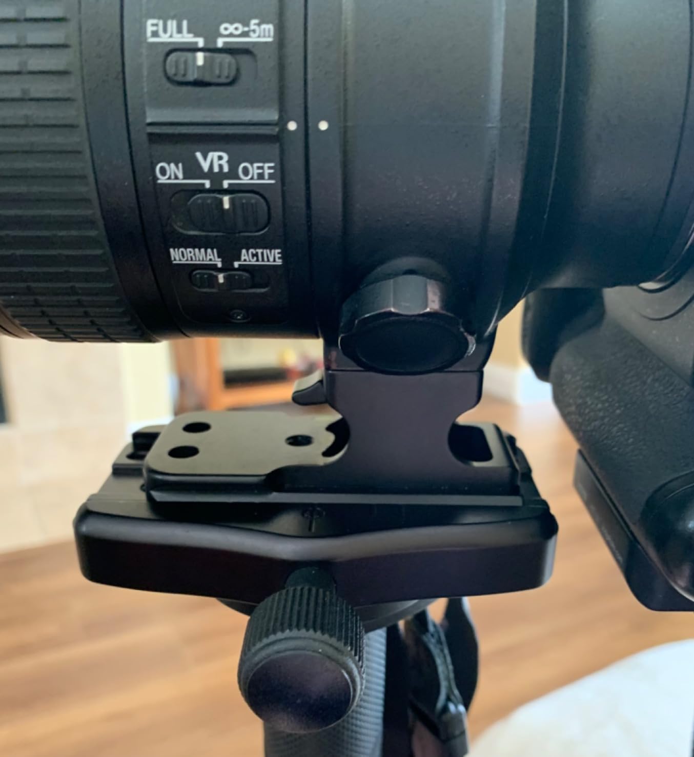 Manfrotto 290 Carbon Fiber 4-Section Monopod (MM290C4US) | Carbon fiber leg structure with 22lb load capacity and 4 sections for stability, portability and photography customer photo 2