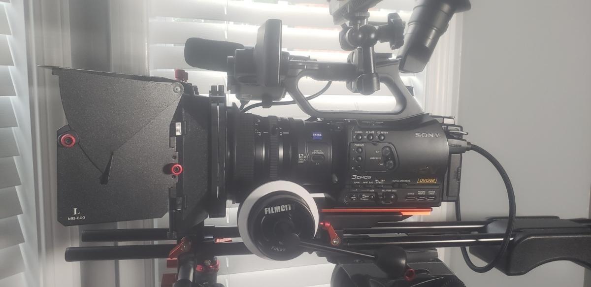 HS-2 Follow Focus with Hard Stops for Camera & Shoulder Rigs. 15mm Rod Quick Release Clamp. 0.8 Pitch Gear, 43 Teeth. Gear Belt Fits 46 to 110mm Lenses. Speed Crank Included (HS-2) customer photo 1