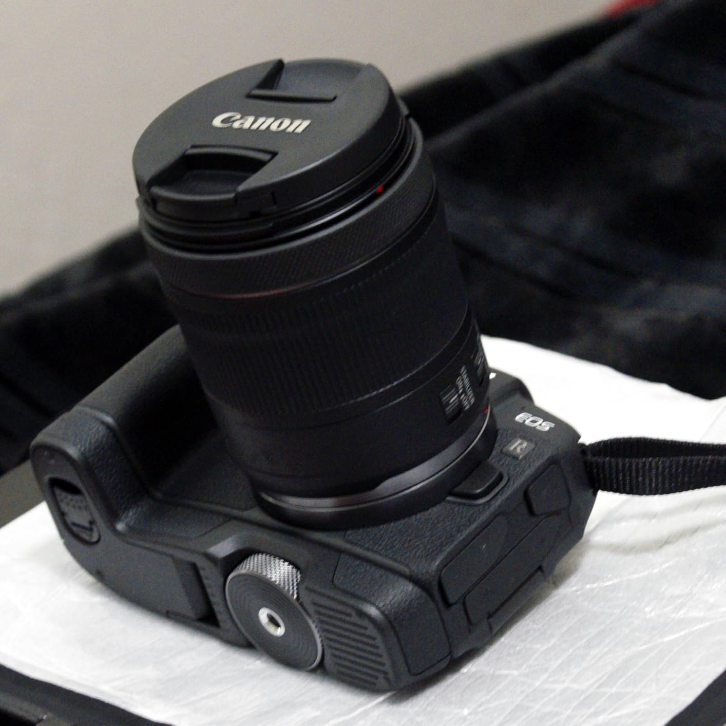Canon Extension Grip EG-E1 - Extension grip with battery access panel for EOS RP mirrorless cameras customer photo 1