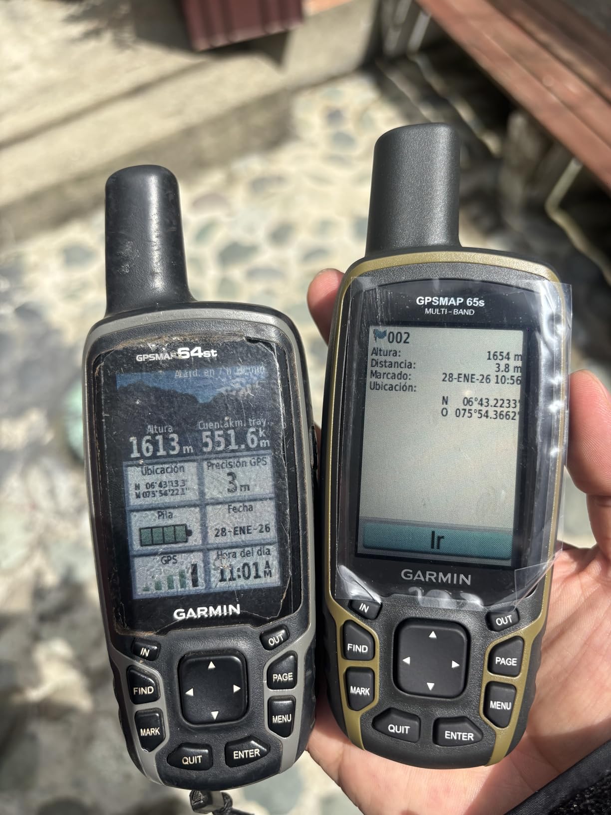Garmin GPSMAP 65s, Button-Operated Handheld GPS with Altimeter and Compass, Multi-Band Technology, 2.6