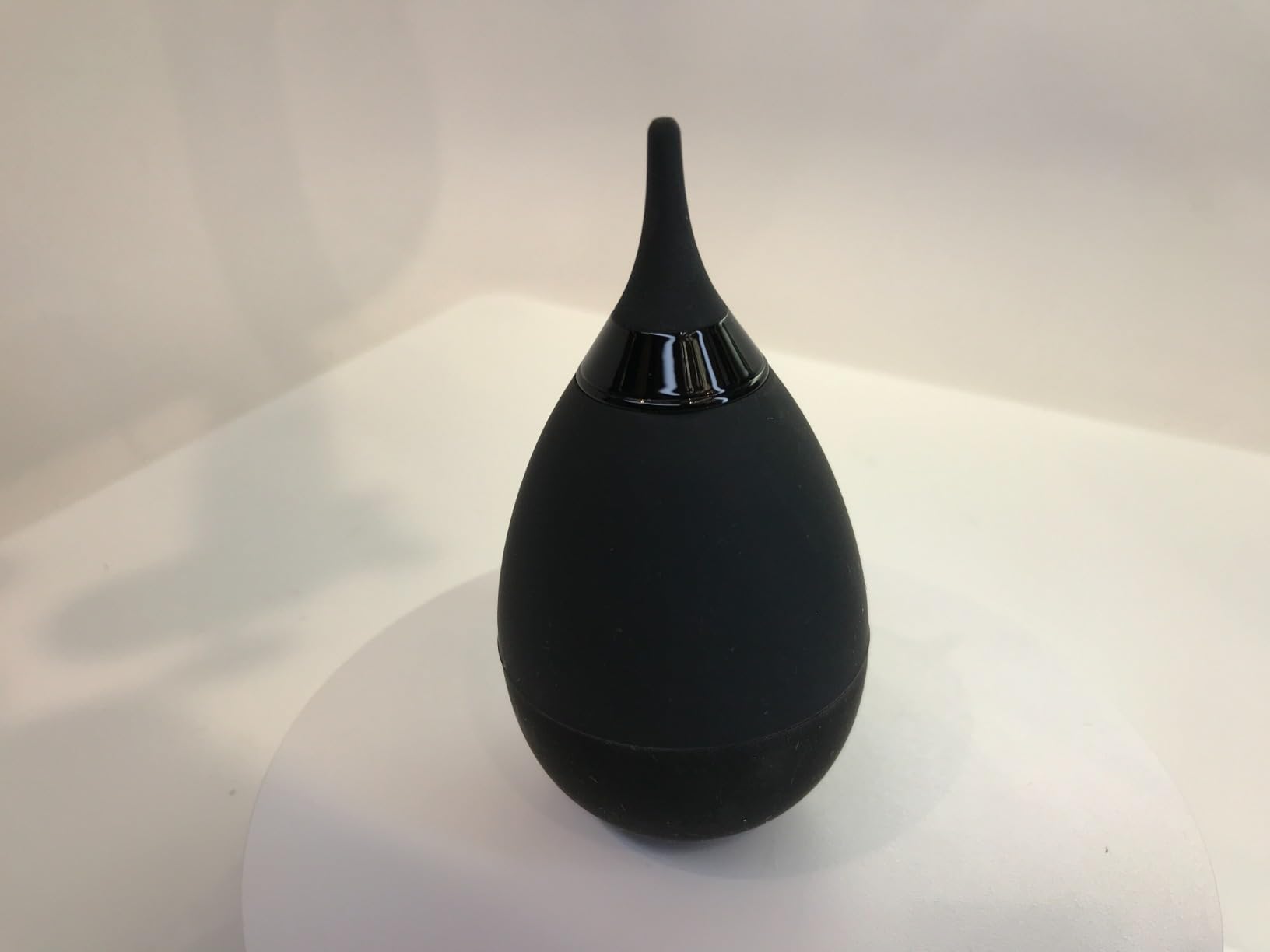 VSGO Camera Air Blower for Lens and Sensor Cleaning, Black | One-Way Air Valve; Tumbler Base Keeps Nozzle Raised; Soft Silicone Body; Easy-Squeeze Design; Pocket-Friendly customer photo 1