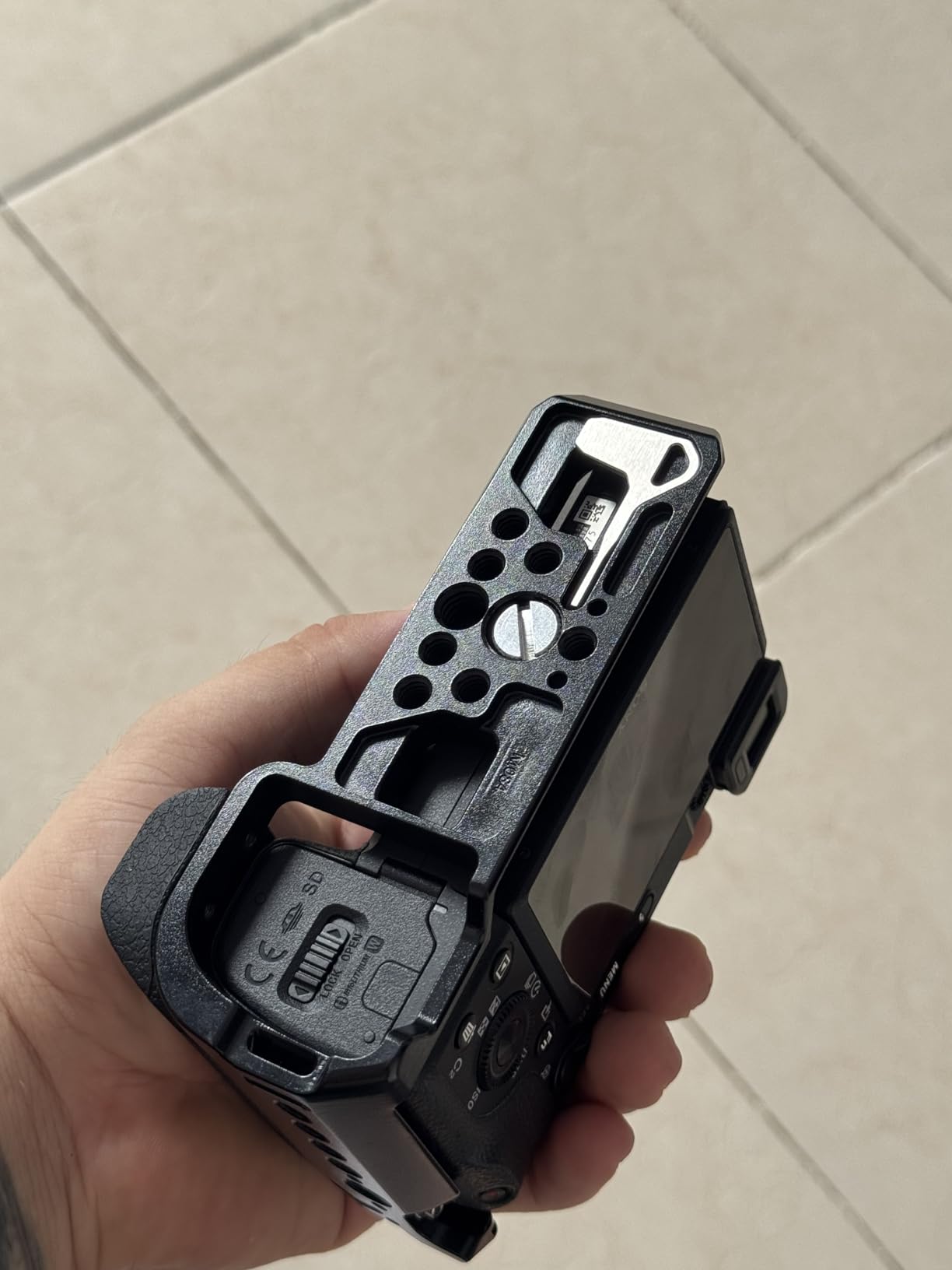 SmallRig Cage with Silicone Handgrip & Cold Shoe for Sony a6100, a6300, a6400 - 3164 customer photo 2