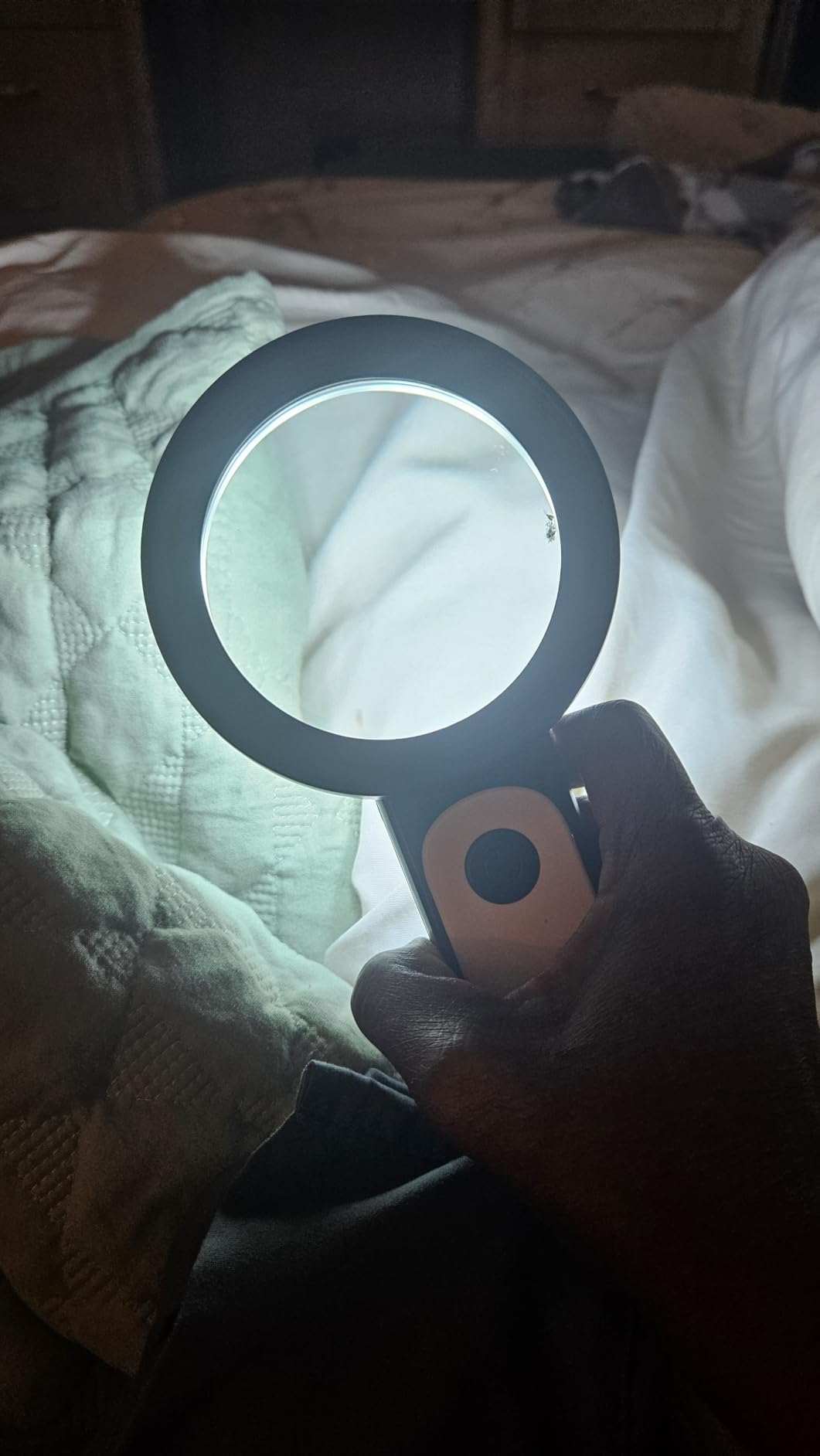 JMH Magnifying Glass with Light, Handheld Large Magnifying Glass 18LED Cold and Warm Light with 3 Modes, Illuminated Lighted Magnifier for Seniors Reading, Coins, Jewelry customer photo 1