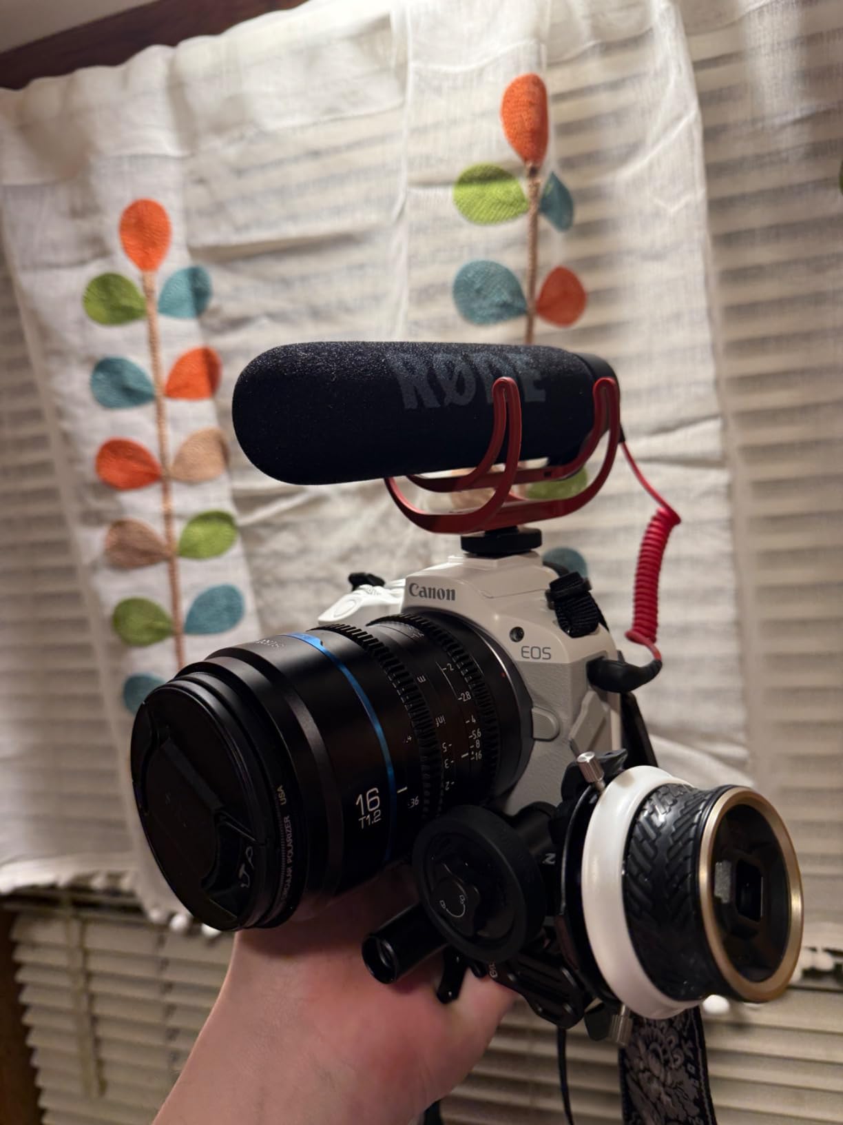 SmallRig Mini Follow Focus with A/B Stops & 15mm Rod Clamp and Snap-on Gear Ring Belt for DLSRs and Mirrorless Cameras, Fits Different Diameter Lenses Up to 114mm customer photo 1