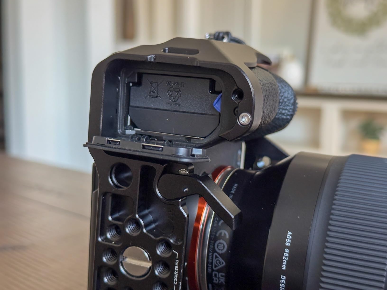 SmallRig HawkLock Quick Release Cage for Sony Alpha 7 Series | for Sony Alpha 7R V/ Alpha 7 IV/ Alpha 7S III/ Alpha 1 / Alpha 7R IV/ Alpha 7 V, Built-in Quick Release Plate for Arca customer photo 2