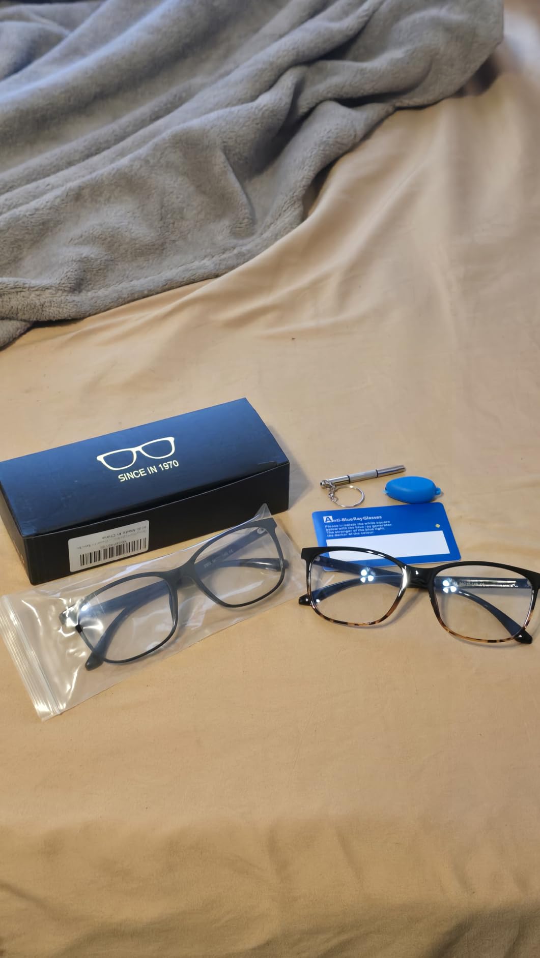 Oilway Blue-Light Blocking Glasses Computer Reading/Gaming/TV/Phones Glasses Fashion Anti Eyestrain Glasses for Women Men customer photo 2