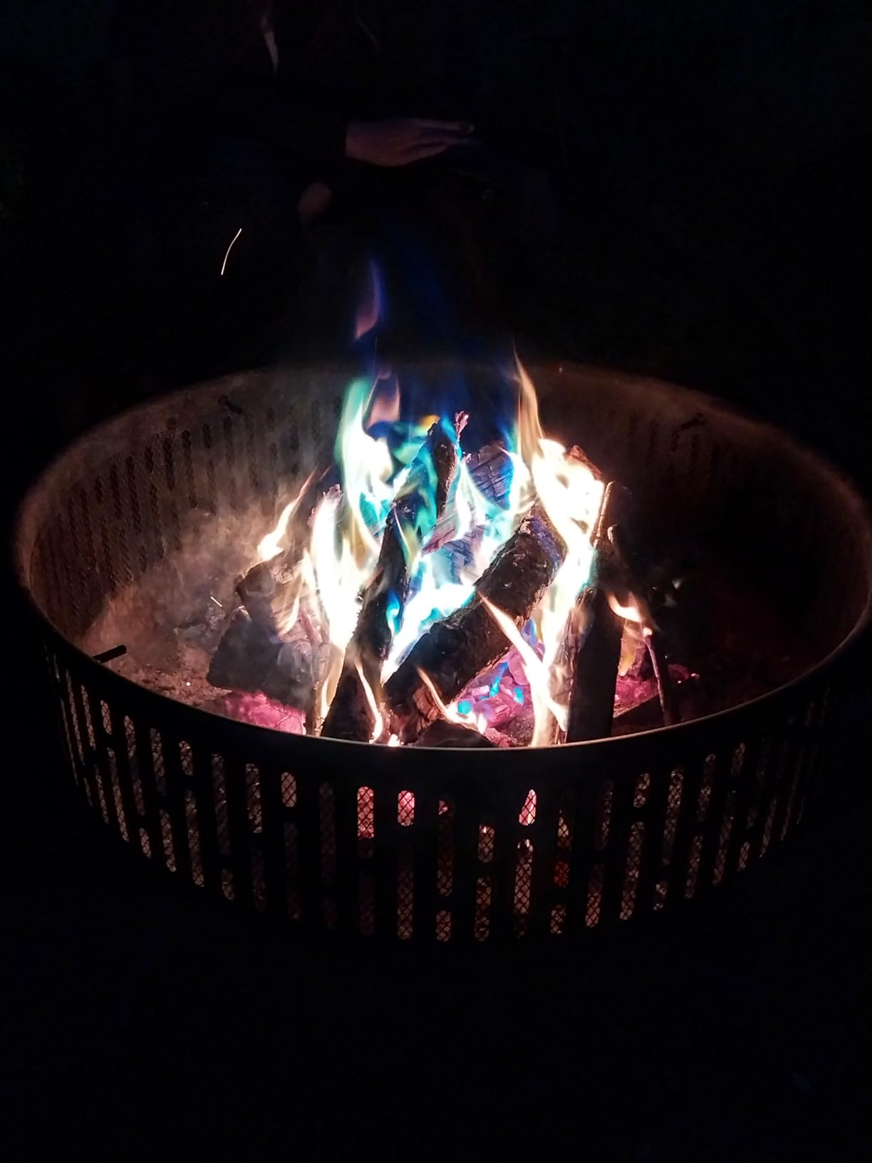 MEKER Fire Color Changing Packets - Fire Pit, Campfires, Outdoor Fireplaces, Bonfire - Magic Colorful Changing Fire - Perfect Fire Camping Accessories for Kids & Adults (12 Pack) customer photo 2