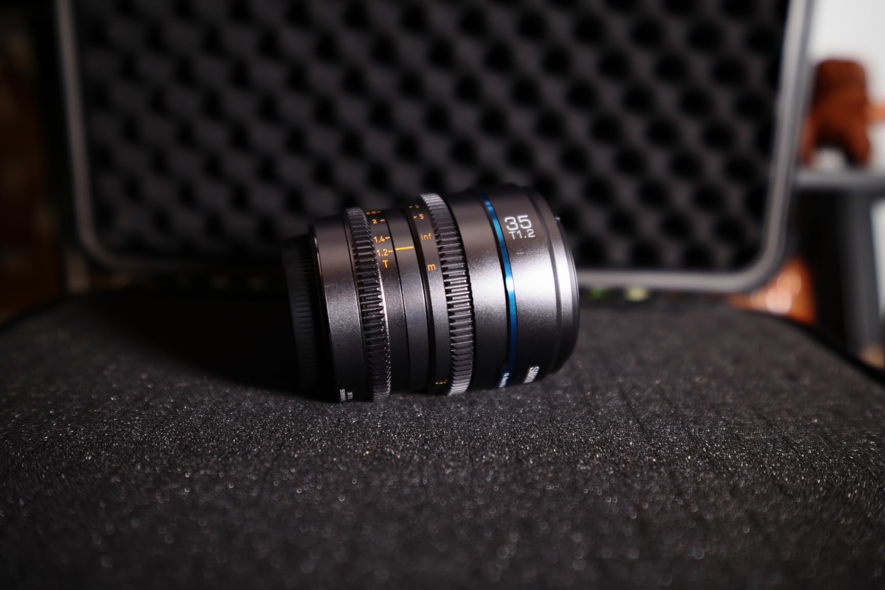 SIRUI Night Walker 35mm S35 Manual Focus Cine Lens, T1.2 Large Aperture Lens for E Mount Cameras, FX30, ZVE-10, A6500, A6600 (MS35E-B, Black) customer photo 1