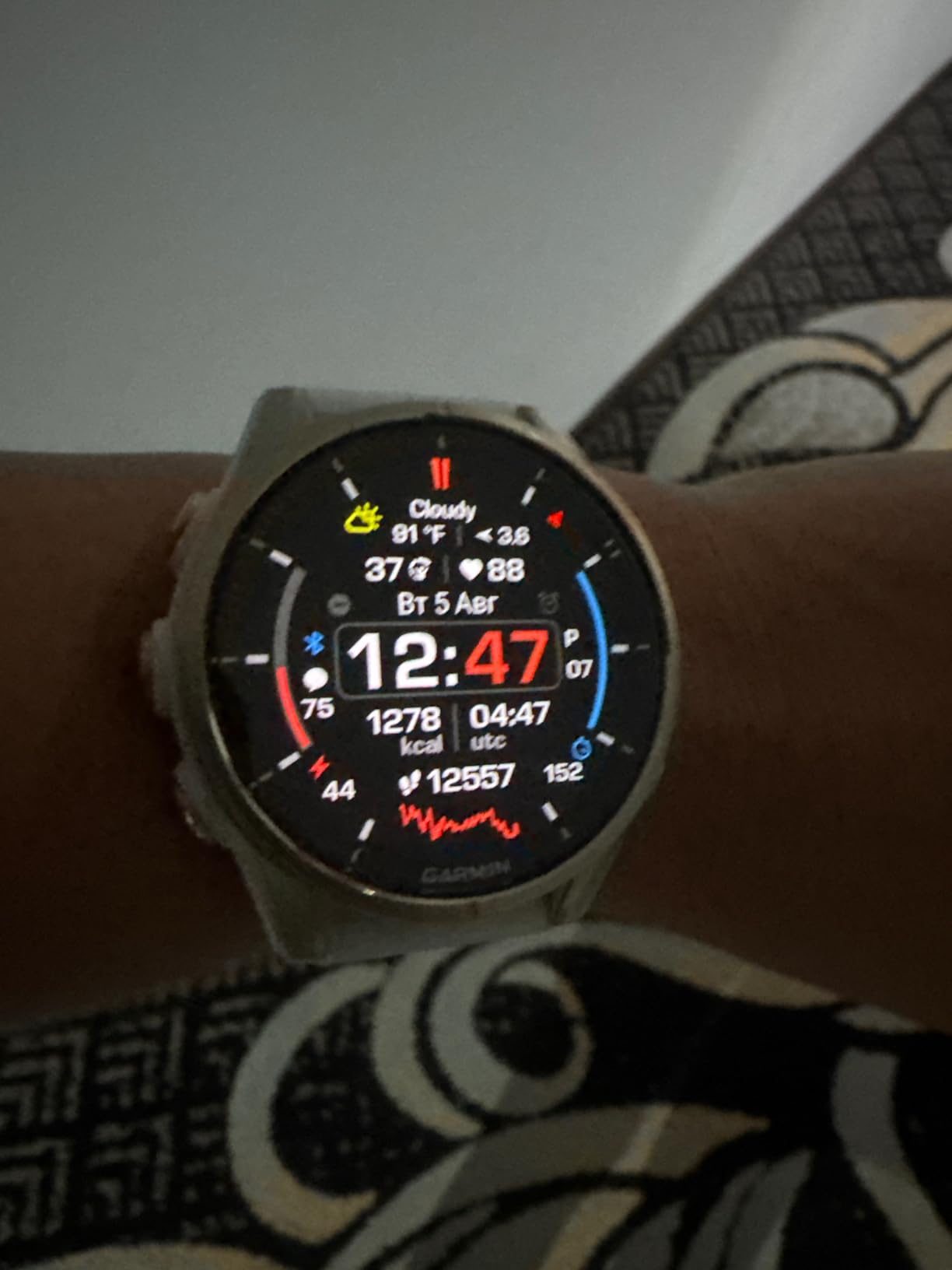Garmin fēnix 8, Sapphire, 43mm, Fog Gray/Dark Sandstone | Premium Multisport Smartwatch, AMOLED Display, GPS, Built-In Flashlight, Dive-Rated, Built-In Speakers & Mic customer photo 2