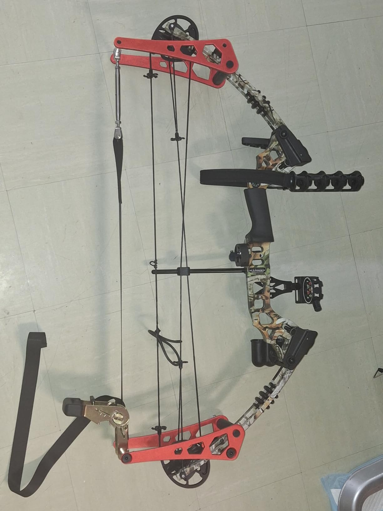 Handheld Bow Press, Archery Compound Bow Press, Universal Aluminum Alloy Bow Press for Compound Bow and Crossbow, Portable Ratchet Type Fine Tuning Tool with 51.2in Strap customer photo 1