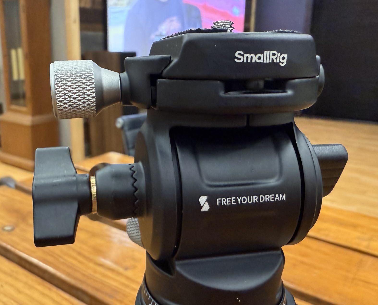 SmallRig Portable Carbon Fiber Tabletop Tripod Kit, 17'' Compact Mini Desktop Tripod with Video Head High Load-Bearing, Built-in QR Plate for Arca, Max Load 3kg / 6.6lb for Cameras, DSLR customer photo 2