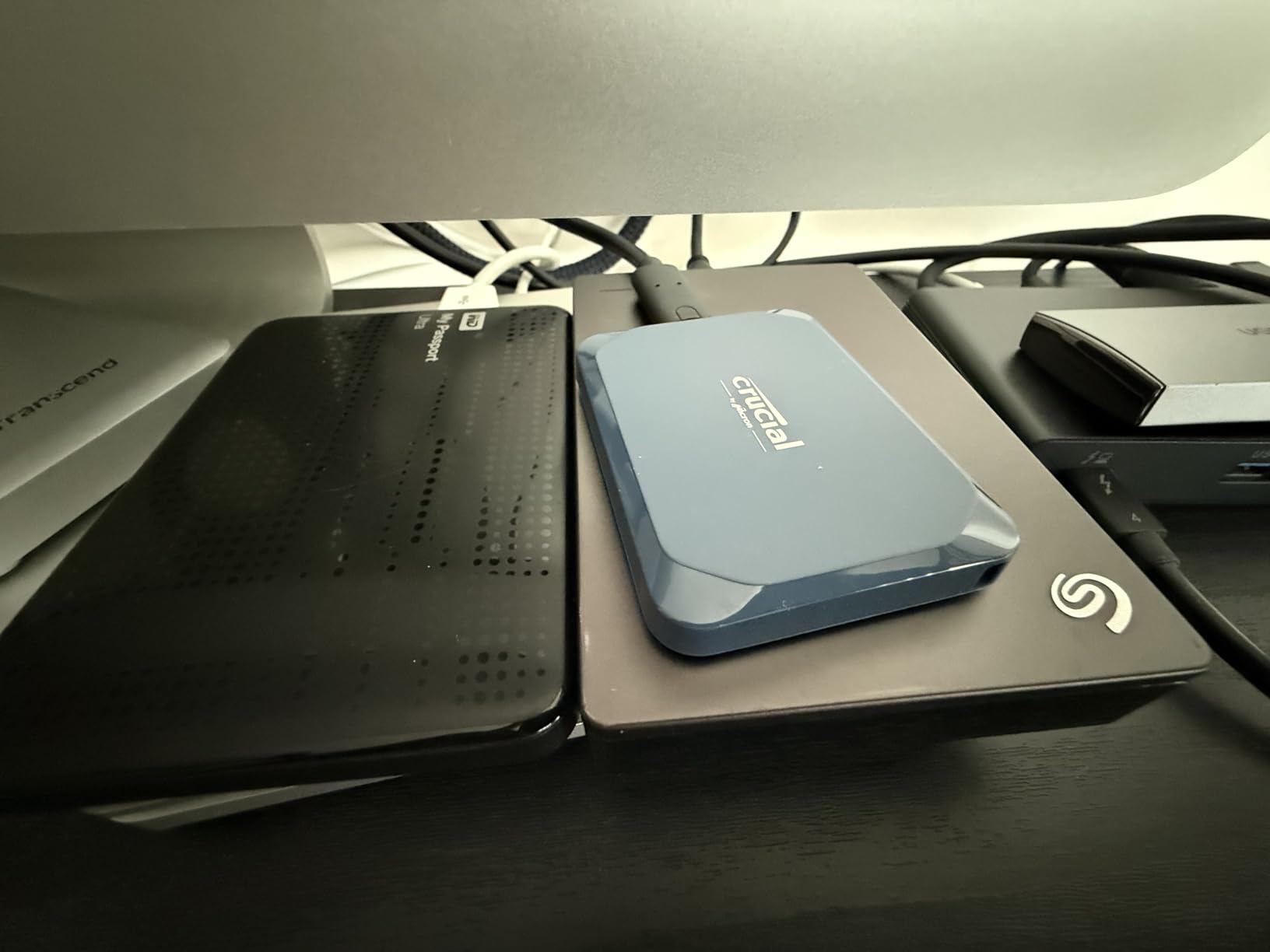 Crucial X10 1TB Portable SSD, Up to 2,100MB/s, USB 3.2 USB-C, External Solid State Drive, Compatible with Windows, Mac & Android, Durable Storage for Games, Photos & Files, Blue - CT1000X10SSD9-02 customer photo 2