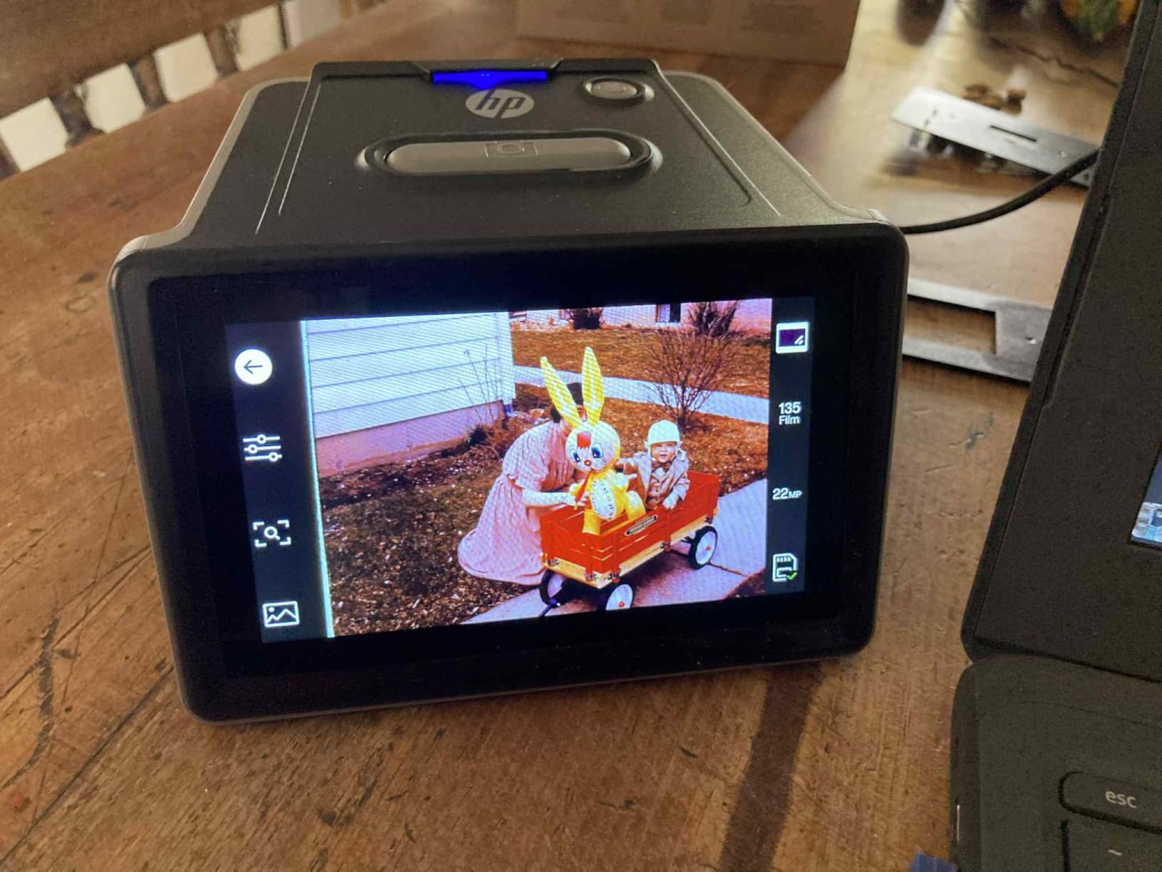 HP Film & Slide Scanner HPFS500, Negative Scanner, Slide Viewer, USB-C | Convert Old Slides to Digital, 135 126 110 Slides & Negatives, 5