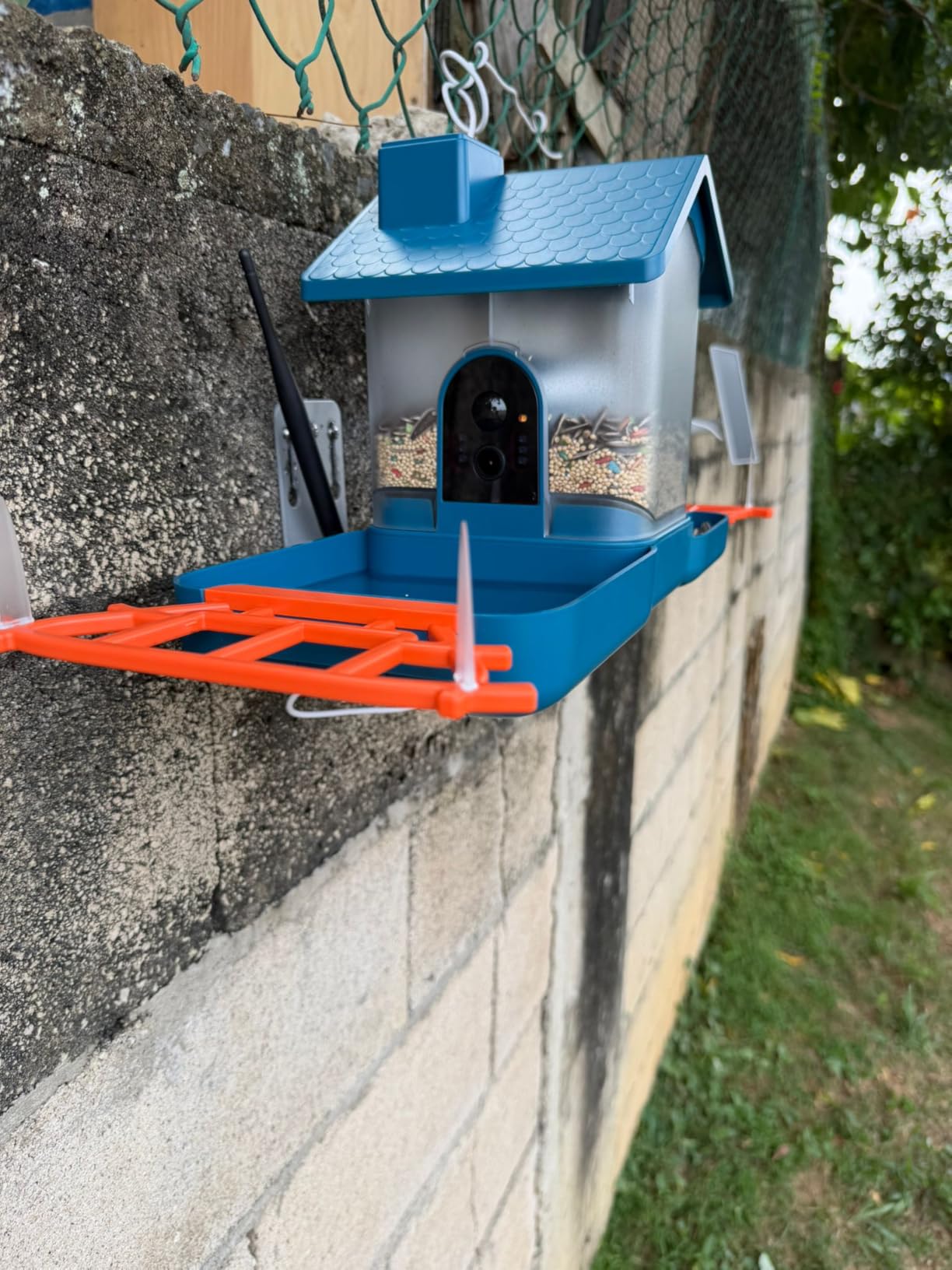 Smart Solar Bird Feeder with Camera & Outdoor Bird Bath | 2K HD Dual-Lens, AI Bird Identification, Instant Mobile Alerts, IP66 Weatherproof, Ideal for Outdoor Bird Watching customer photo 2