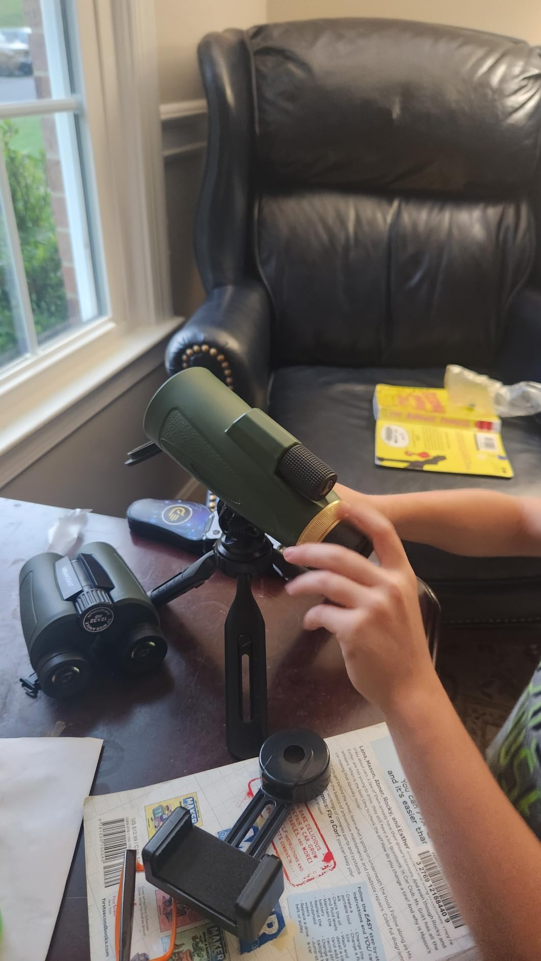 Monocular Telescope 12X60 HD High Power with Smartphone Adapter Tripod,Larger Vision Monoculars for Adults with BAK4 Prism & FMC Lens, Suitable for Bird Watching Hunting Hiking Camping Wildlife-Green customer photo 1