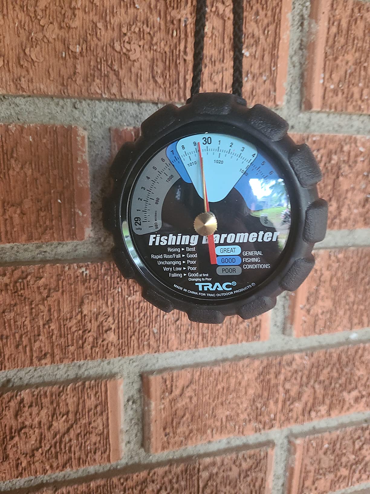 Camco TRAC Outdoors Fishing Barometer | Features an Adjustable Pressure Change Indicator with Reference Marker & Color-Coded Dial | Easily Calibrates to Local Barometric Pressure (69200) customer photo 2