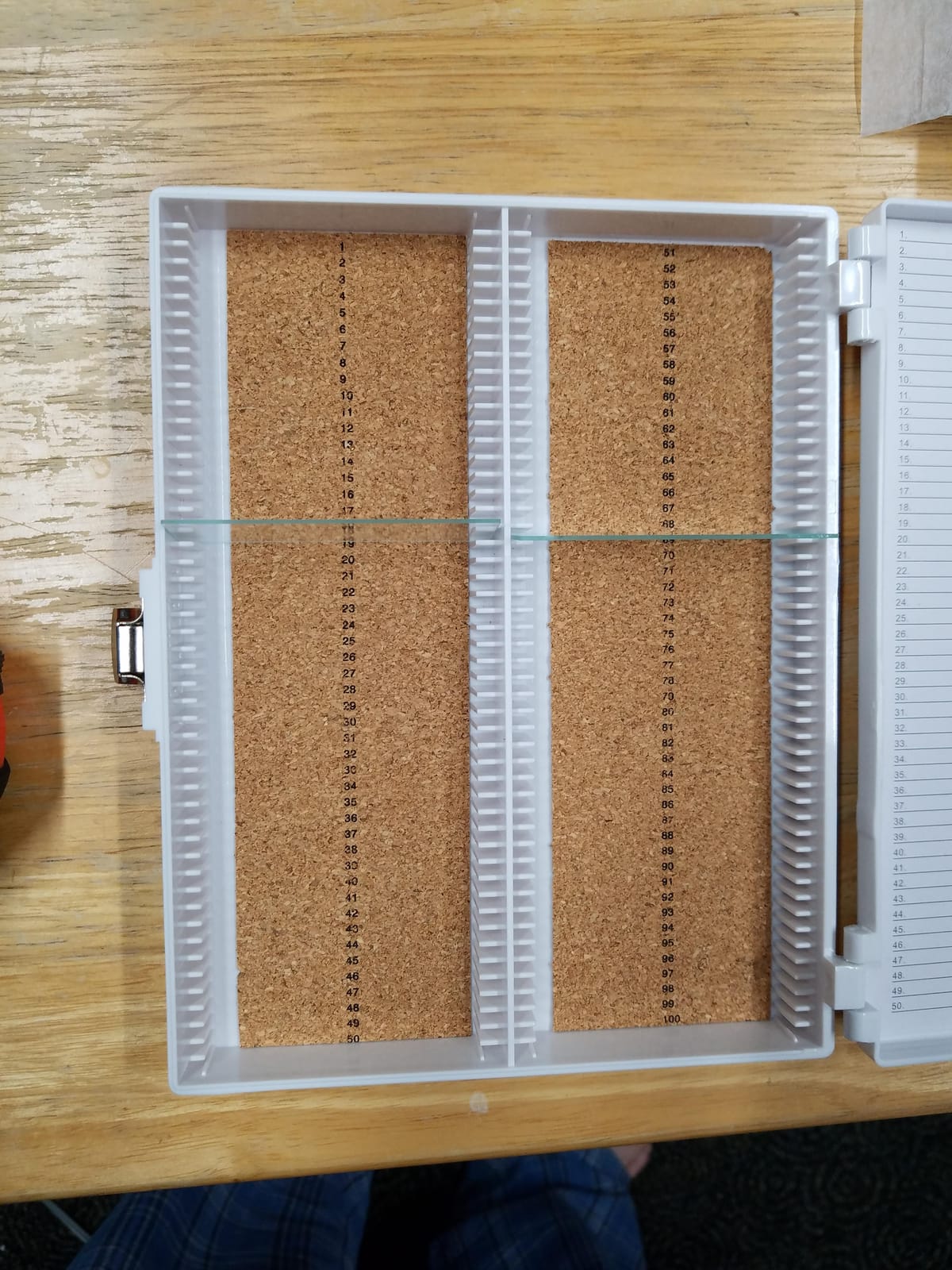 Heathrow Scientific HD15994E White Cork Lined 100 Place Microscope Slide Box, 8.25