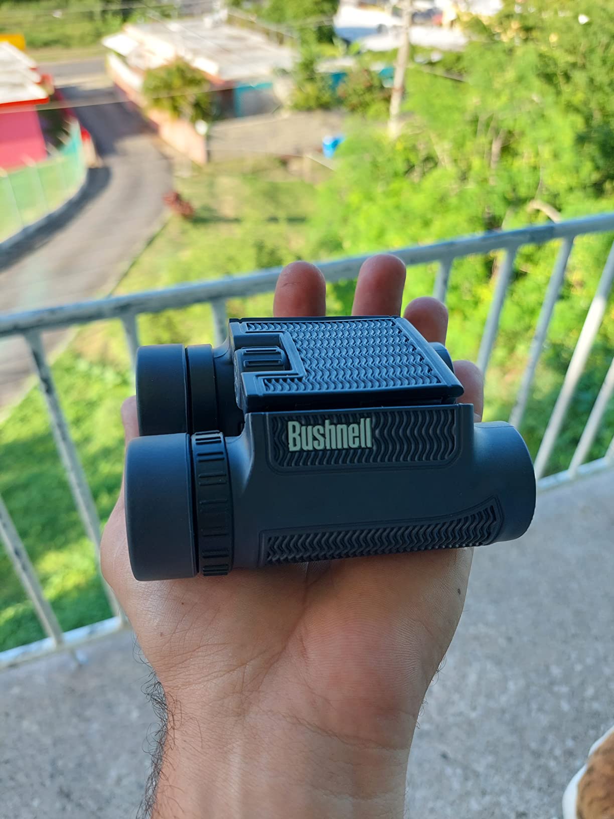 Bushnell H2O Waterproof/Fogproof Compact Roof Prism Binocular customer photo 1