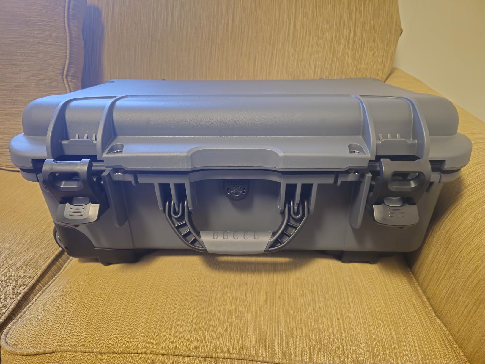 NANUK 935 Hard Case for Camera & Lenses with Padded Divider – Waterproof Equipment Case with Wheels, 22” x 14” x 9” – Dustproof, Impact Resistant, Carry-On Approved for Most Airlines – Black customer photo 1