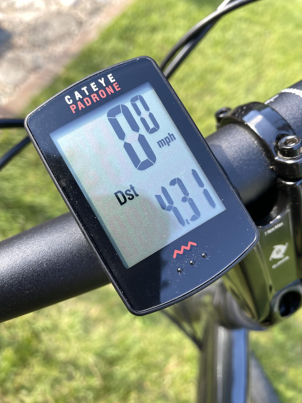 CATEYE Padrone Wireless Bike Computer – Oversized Display Cyclocomputer, Wireless Speedometer & Odometer, FlexTight™ Mount, Auto Start/Stop, Programmable Odometer customer photo 2