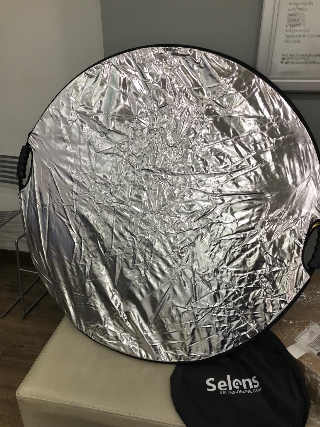 Selens 32 in Reflector Photography, Collapsible Light Reflector with Carrying Case, 5 in 1 Handle Reflector for Photography Photo Studio Lighting - Translucent, Silver, Gold, White and Black customer photo 2