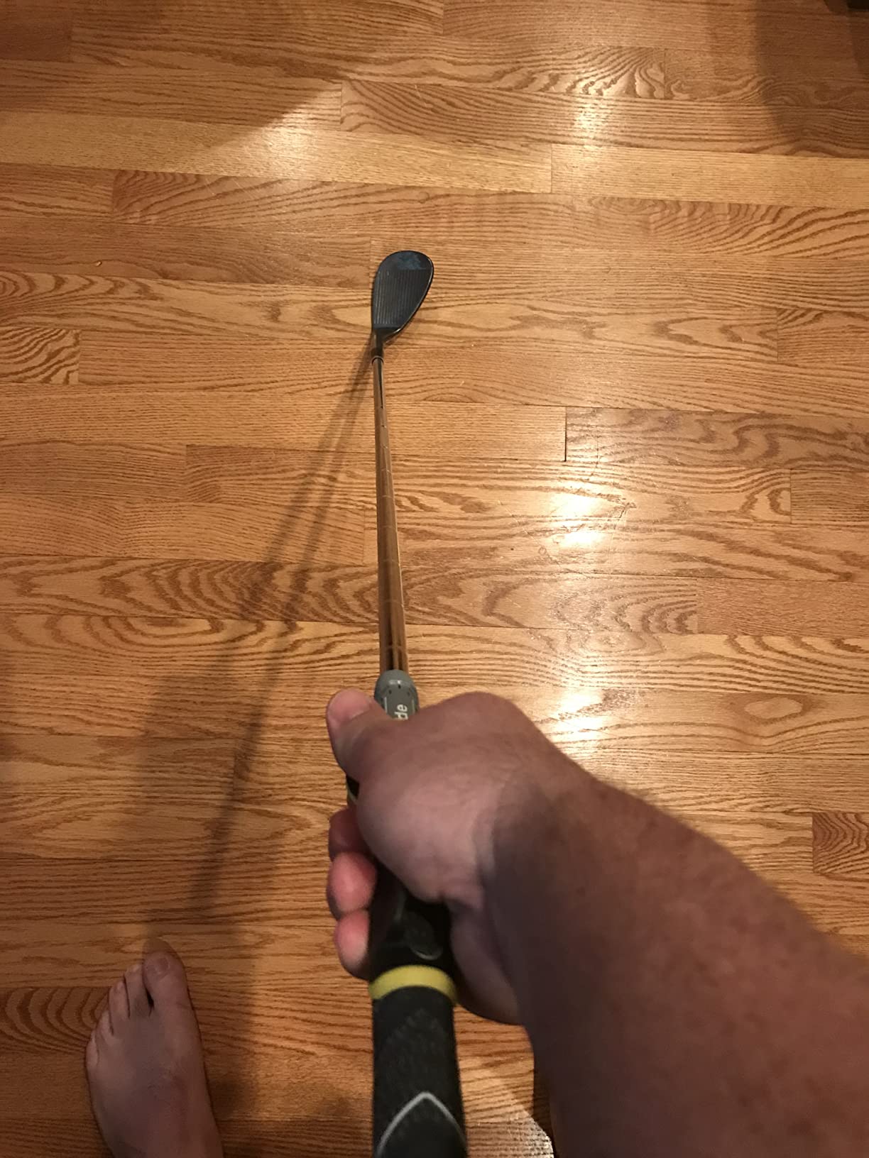SKLZ Golf Grip Trainer, Club Attachment for Correct Hand Positioning and Muscle Memory, Fits Standard Grips from Driver to Wedge, Right-Handed, Compact Training Aid for Practice and Pre-Round Warm-Up customer photo 1