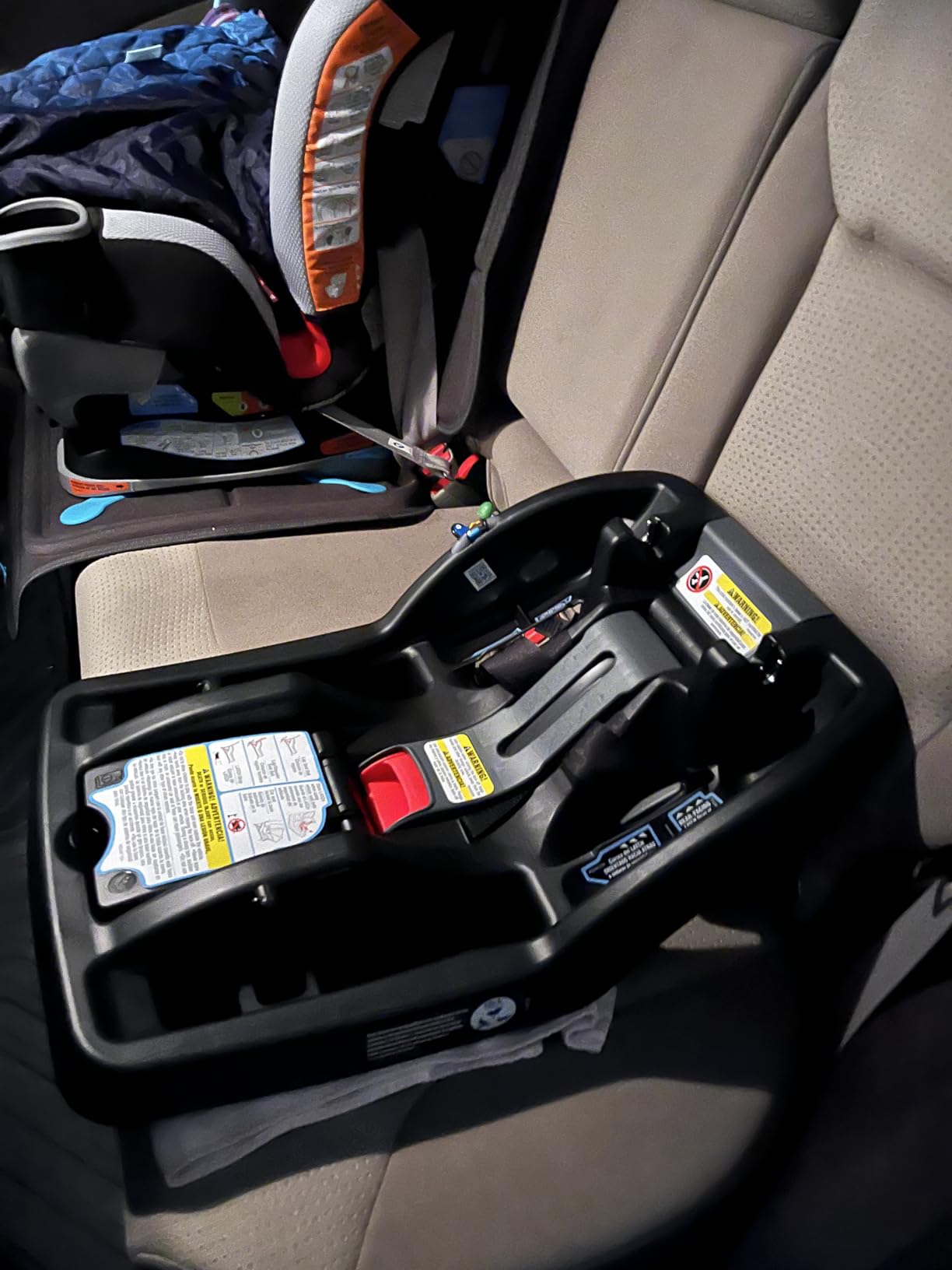 Graco SnugRide SnugLock Infant Car Seat Base, Black customer photo 2
