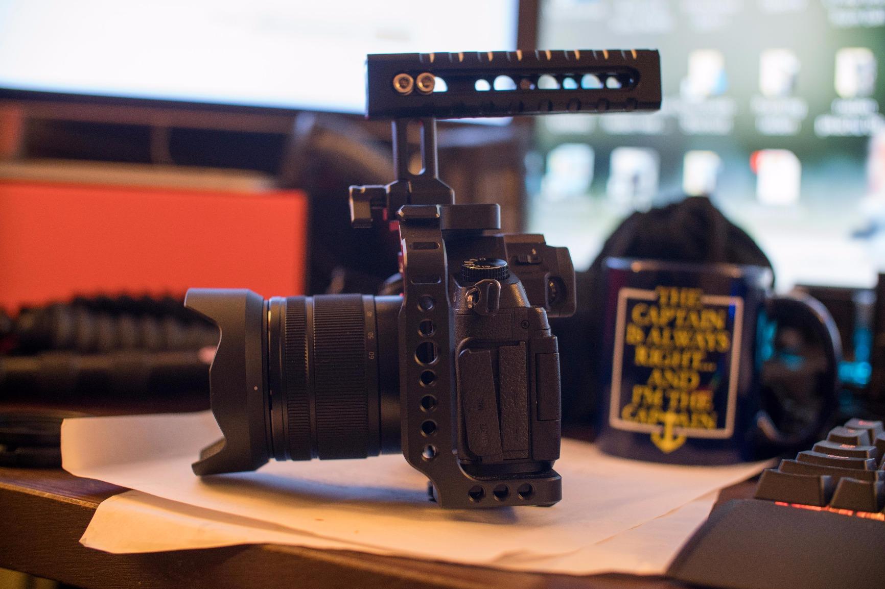 SmallRig NATO Rail Handle, Top Handgrip with Mounting Points, Cold Shoe Mount for Camcorder Camera Cage - 1955 customer photo 1