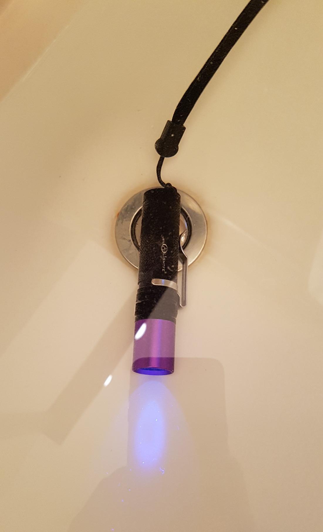 Black Light UV Flashlight 365nm Blacklight UV301D with LG LED Source,Black Filter Lens, Max.3000mW high Power for Resin Glue Curing Light, Rocks and Mineral Glowing,A/C Leak Detector customer photo 1