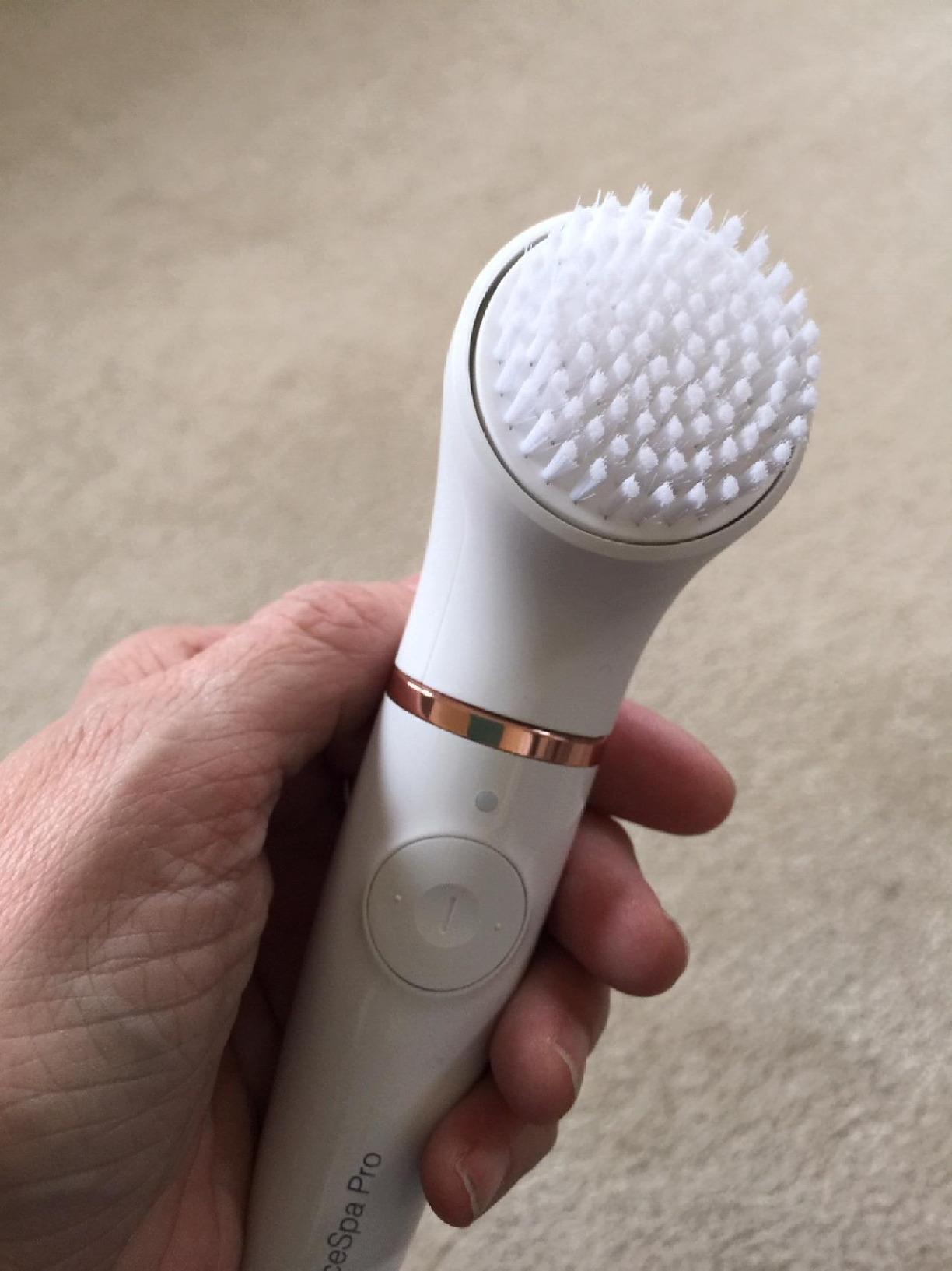 Braun Face Epilator Facespa Pro 911, Facial Hair Removal for Women, Hair Removal Device, 3-in-1 Epilating, Cleansing Brush and Skin Toning with 3 Extras customer photo 2