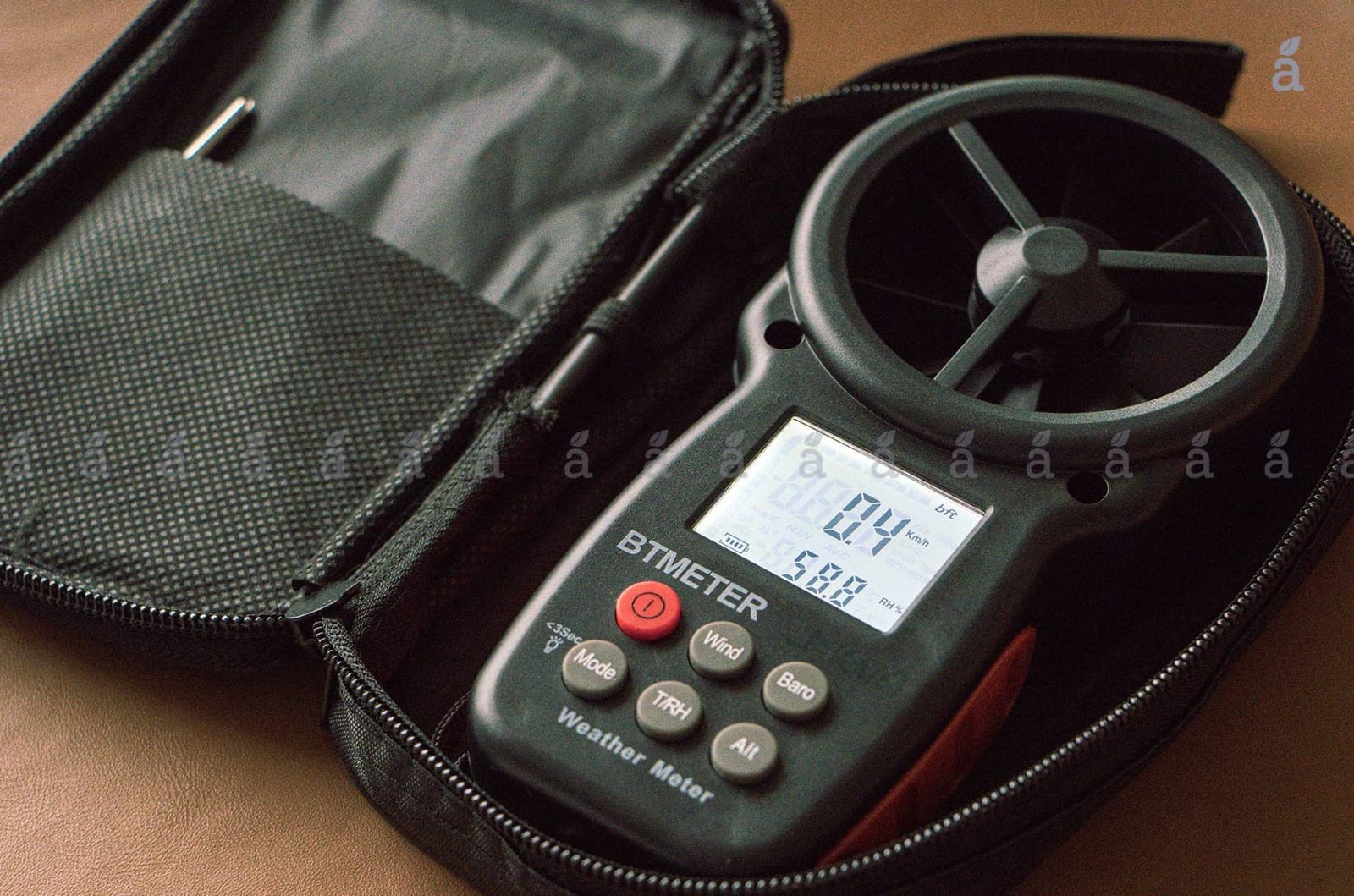 BTMETER BT-100WM Handheld Anemometer, Wind Speed Meter, Digital Barometer | Weather Meter for Shooting & HVAC Airflow Checks: Temperature, Humidity, Dew Point, Wind chill, Altitude, Barometric Pressure customer photo 1