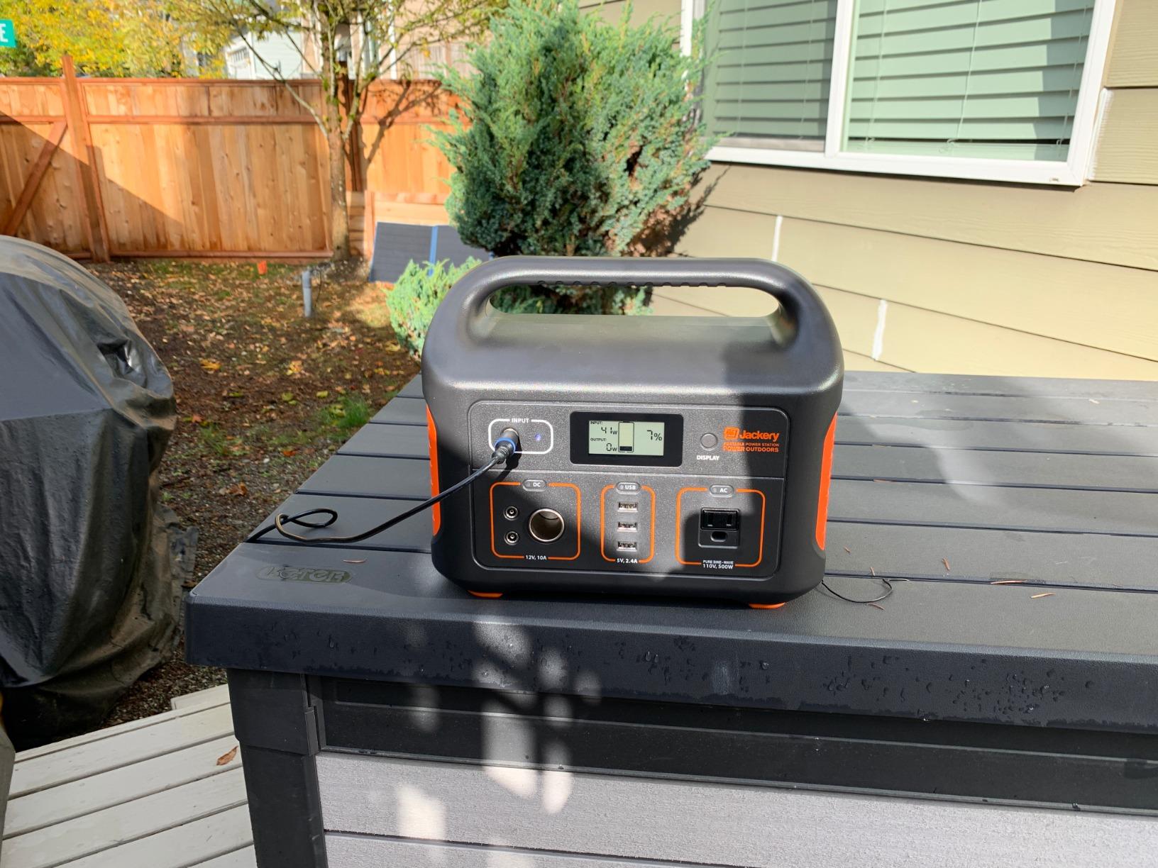 Jackery Explorer 500 v2 Portable Power Station, 512Wh, 500W AC, LiFePO4 Battery, 1000W Surge, 14 lbs Lightweight, Solar Generator customer photo 1