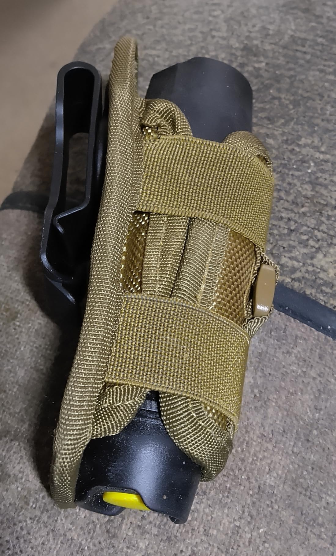 LIVANS Tactical Flashlight Pouch Holster, Rotatable Flashlight Holder Belt Clip Tactical Torch Carry Case with 360 Degree Carabiner Reel Clip customer photo 1