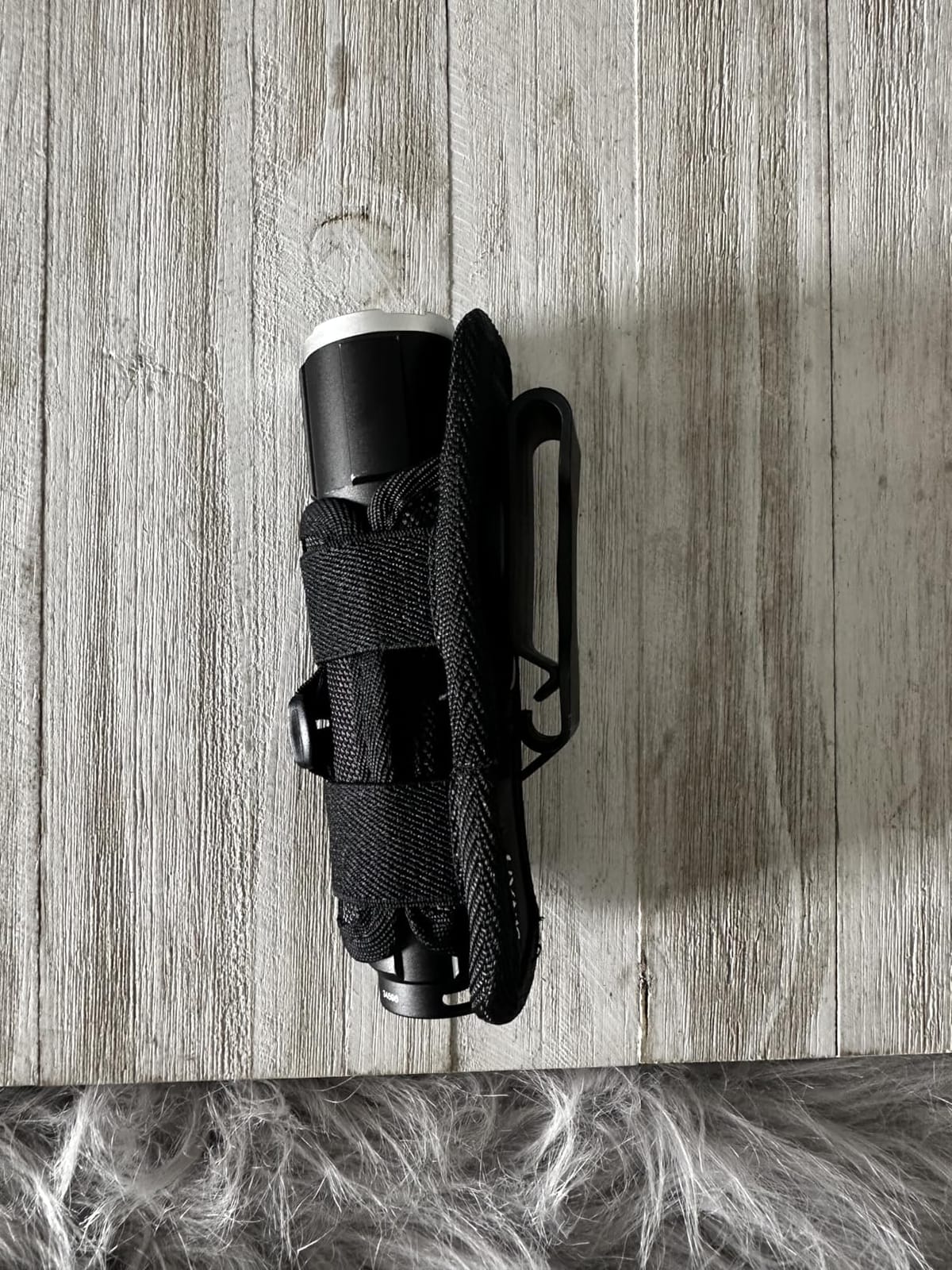 LIVANS Tactical Flashlight Pouch Holster, Rotatable Flashlight Holder Belt Clip Tactical Torch Carry Case with 360 Degree Carabiner Reel Clip customer photo 2
